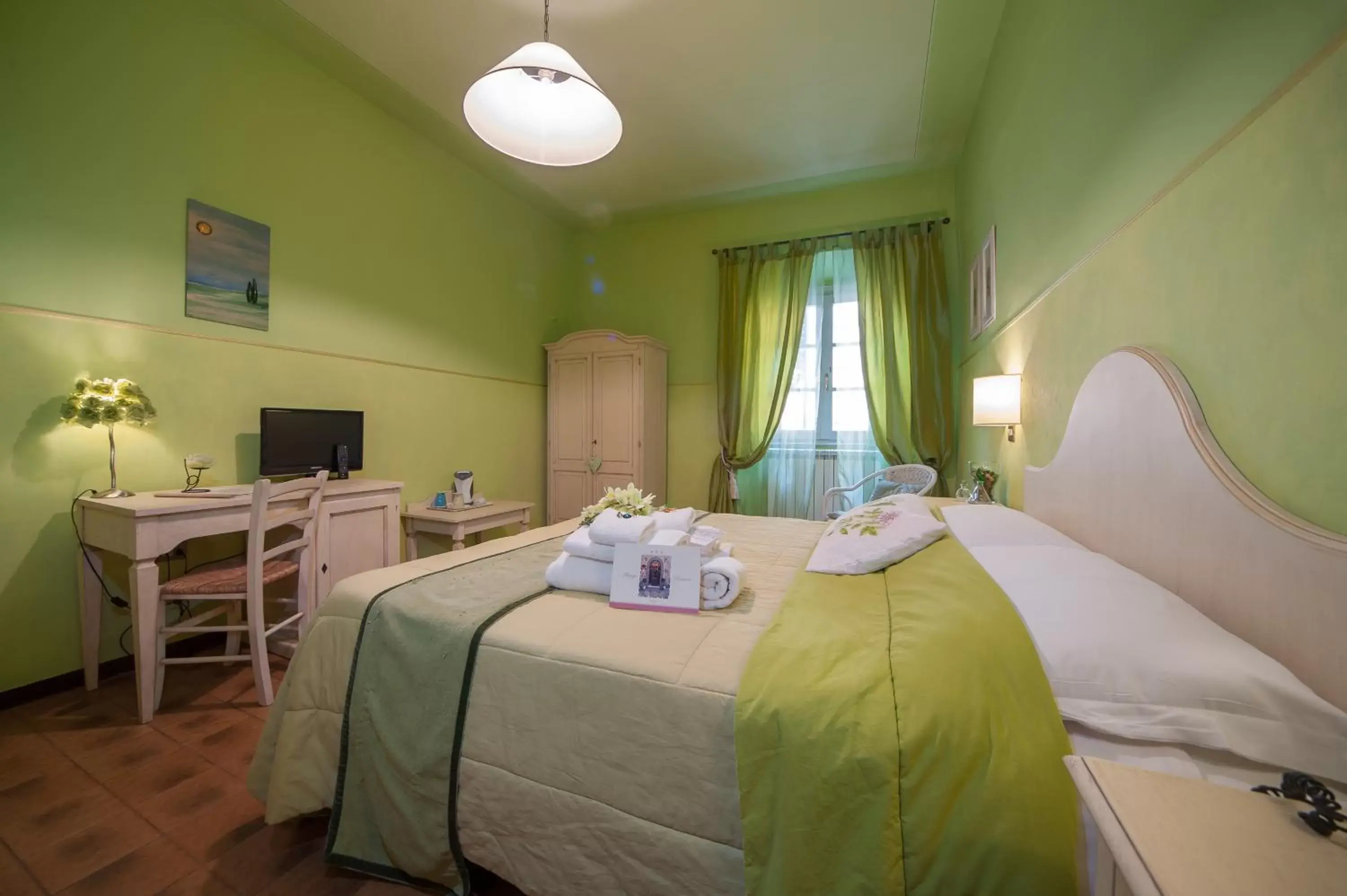 Photo of the whole room, Bed in Albergo Etruria