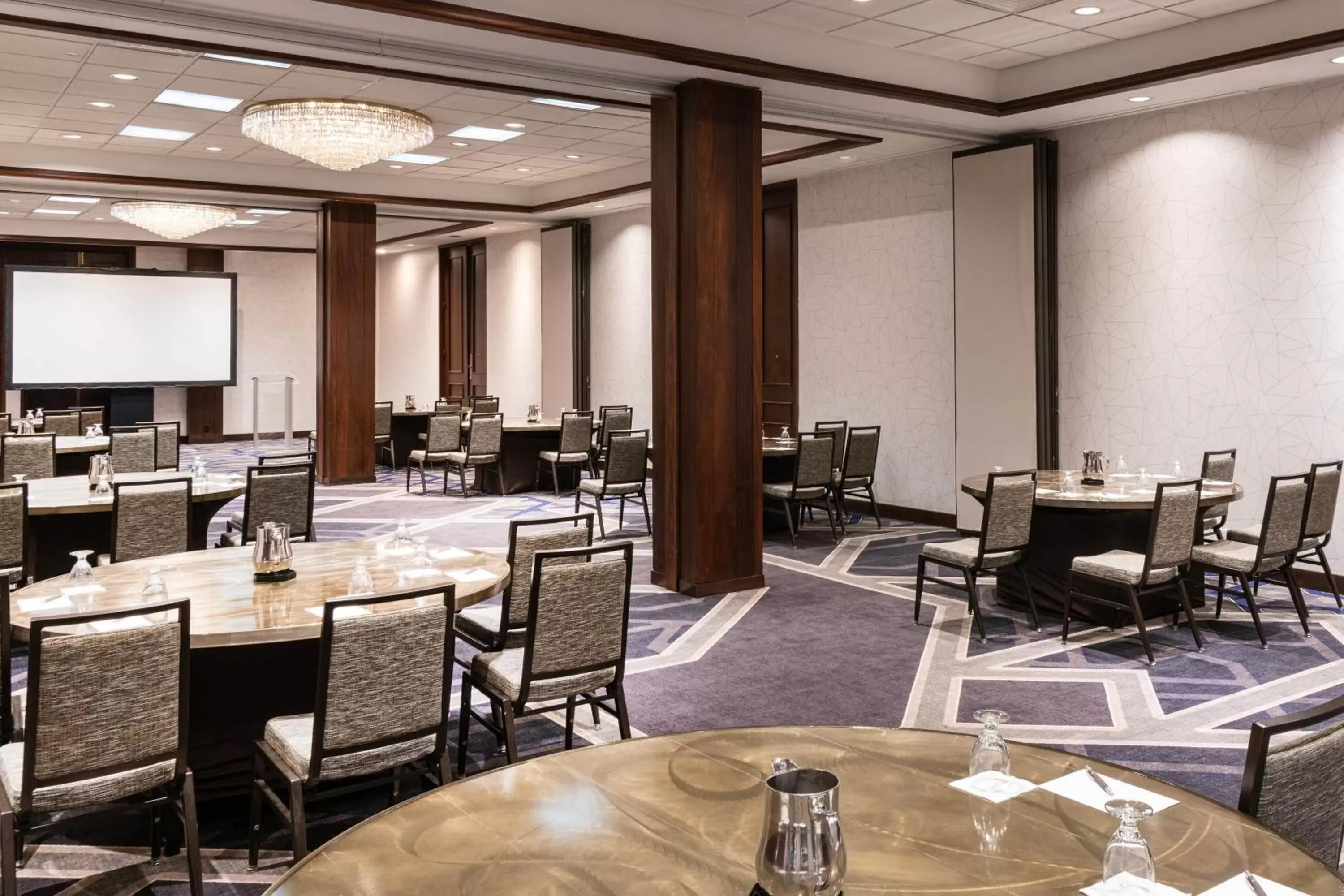 Meeting/conference room, Restaurant/Places to Eat in Sheraton Indianapolis City Centre Hotel