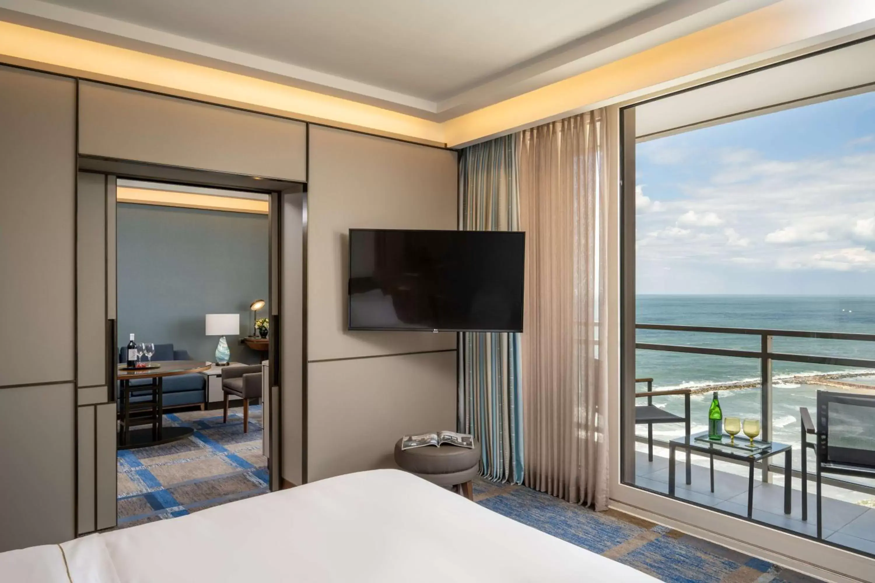 Bed, Sea View in The Vista At Hilton Tel Aviv