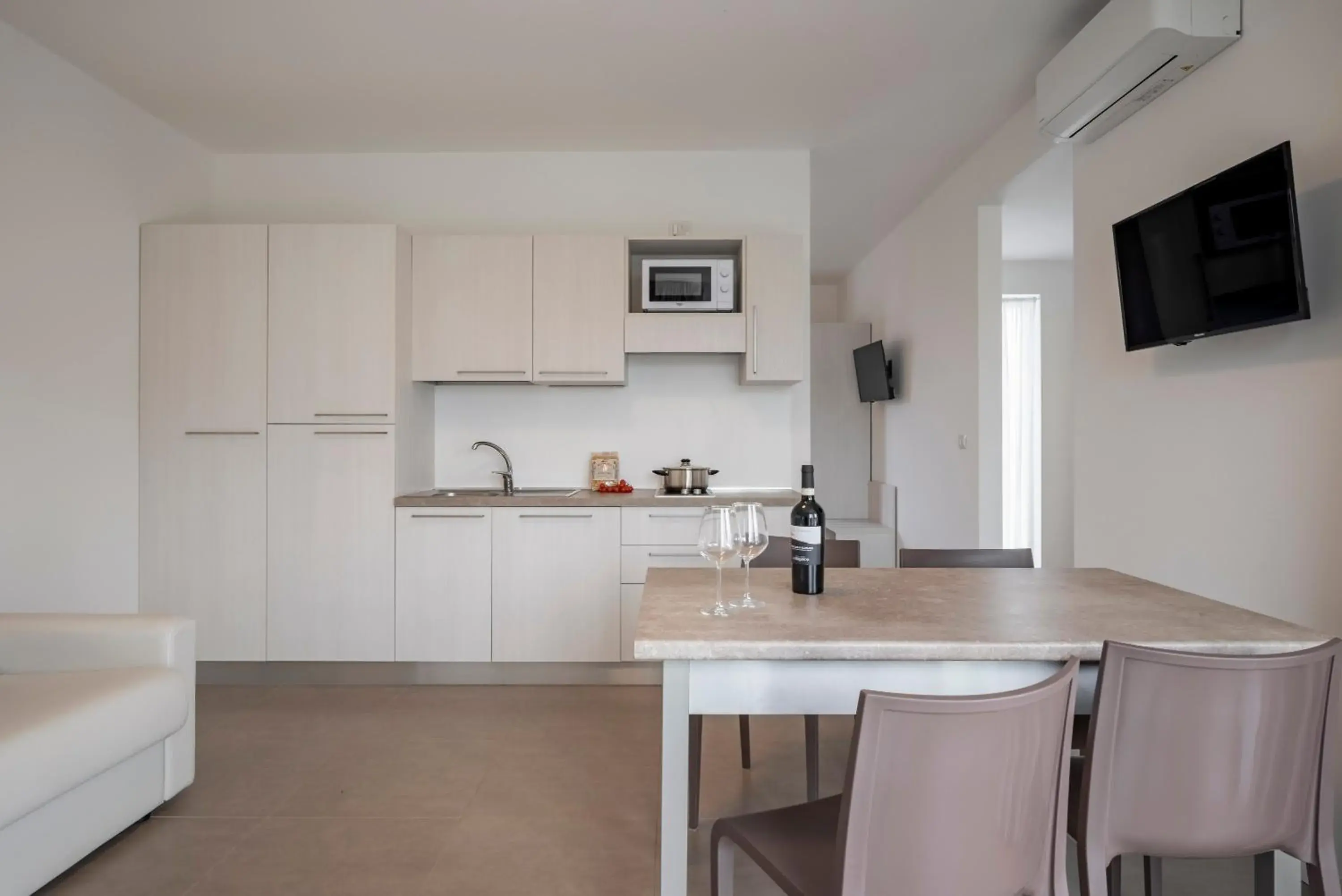 Living room, Kitchen/Kitchenette in Vada Village