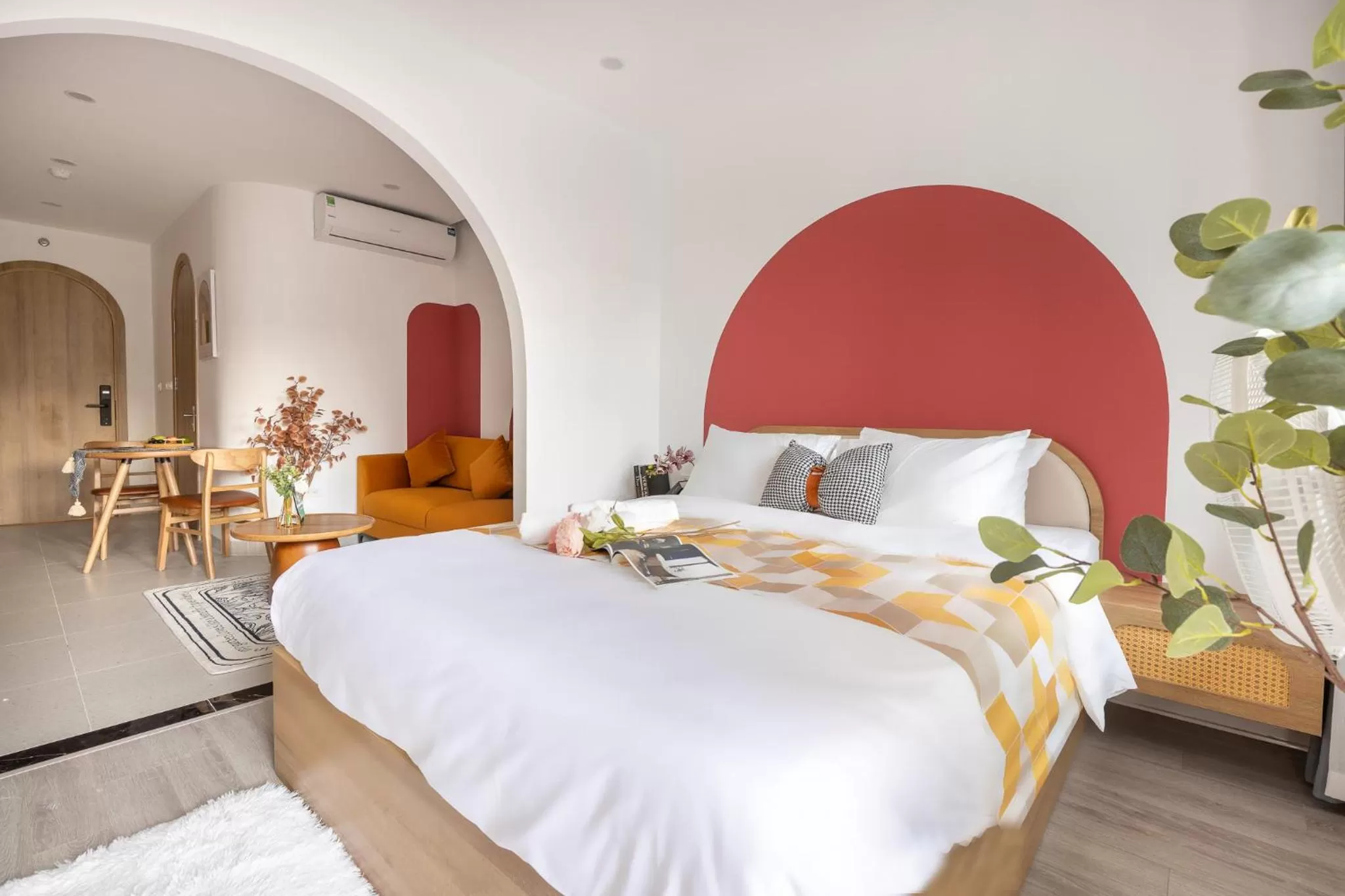 Library, Bed in Crescendo Boutique Studio