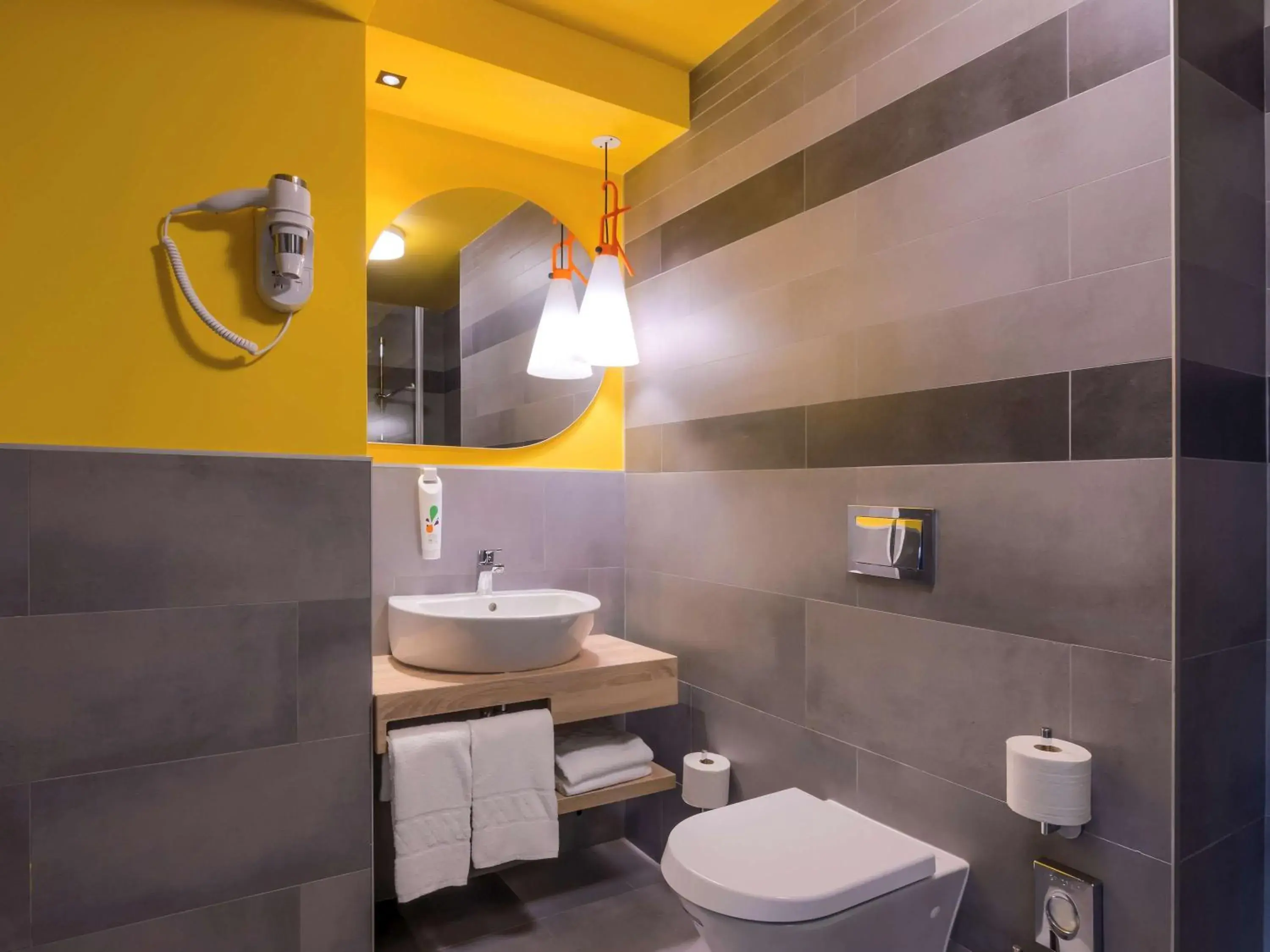 Photo of the whole room, Bathroom in ibis Styles Bucharest Erbas