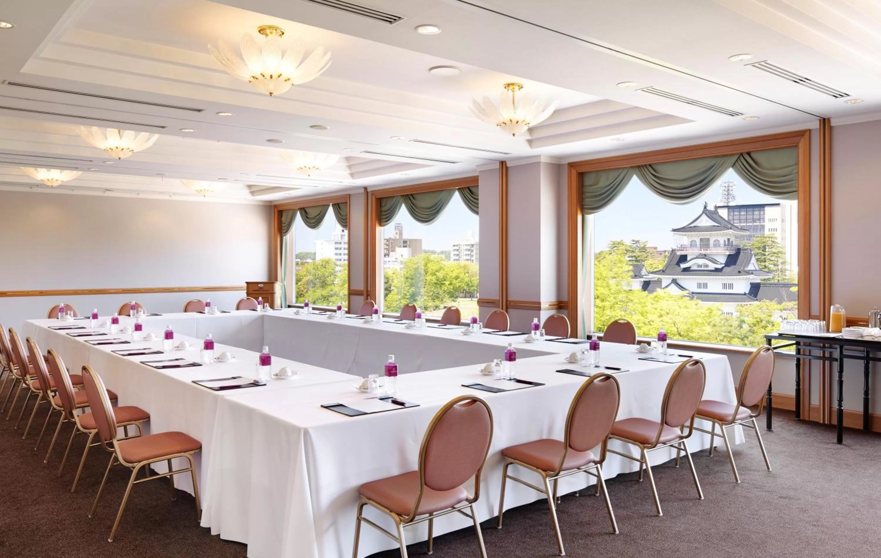 Meeting/conference room in ANA Crowne Plaza Toyama by IHG