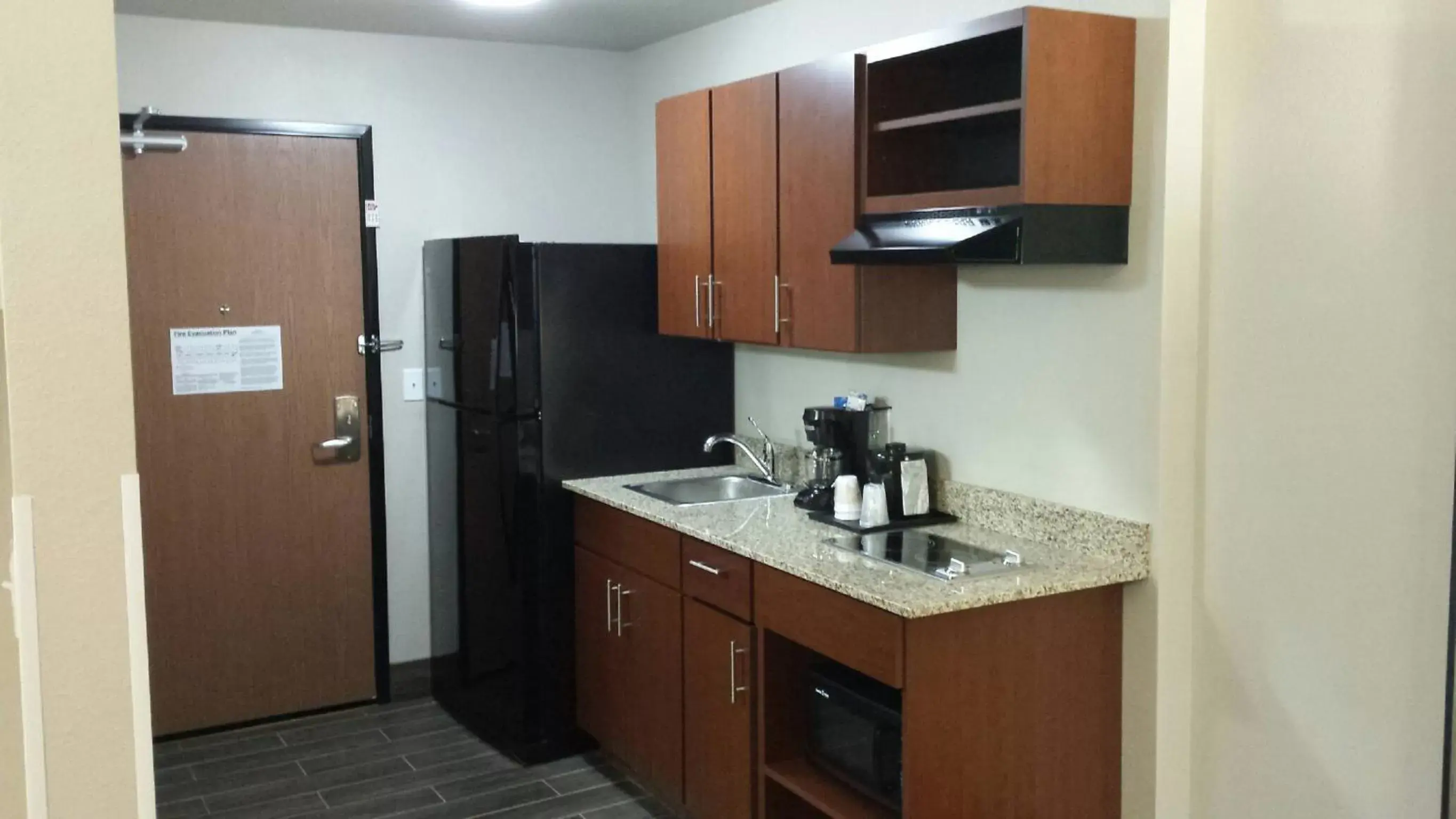 Coffee/tea facilities, Kitchen/Kitchenette in Travelodge by Wyndham Hermiston