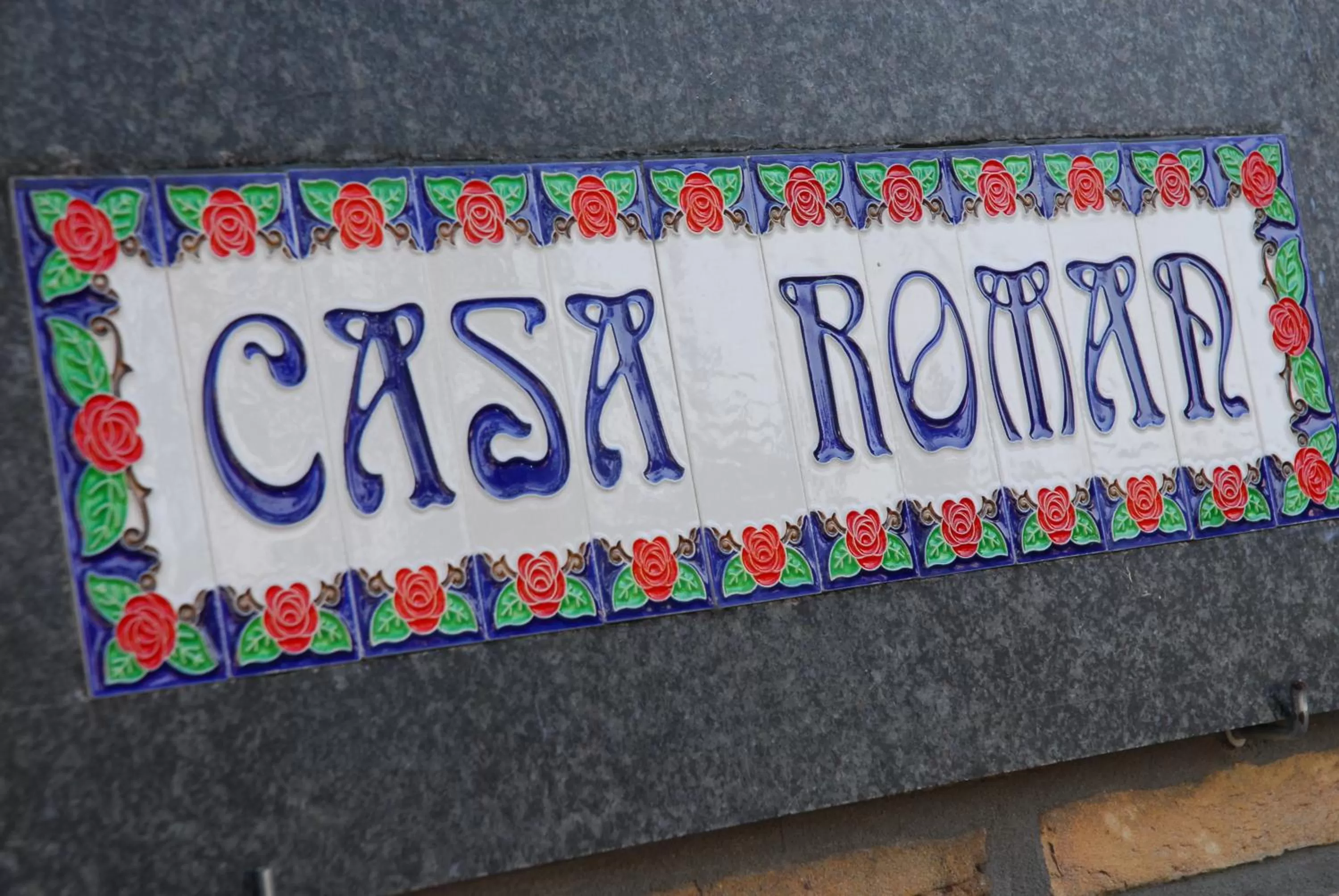 Property logo or sign in B&B Casa Roman & Vakantiewoning voor 1 pers tot max 32 personen