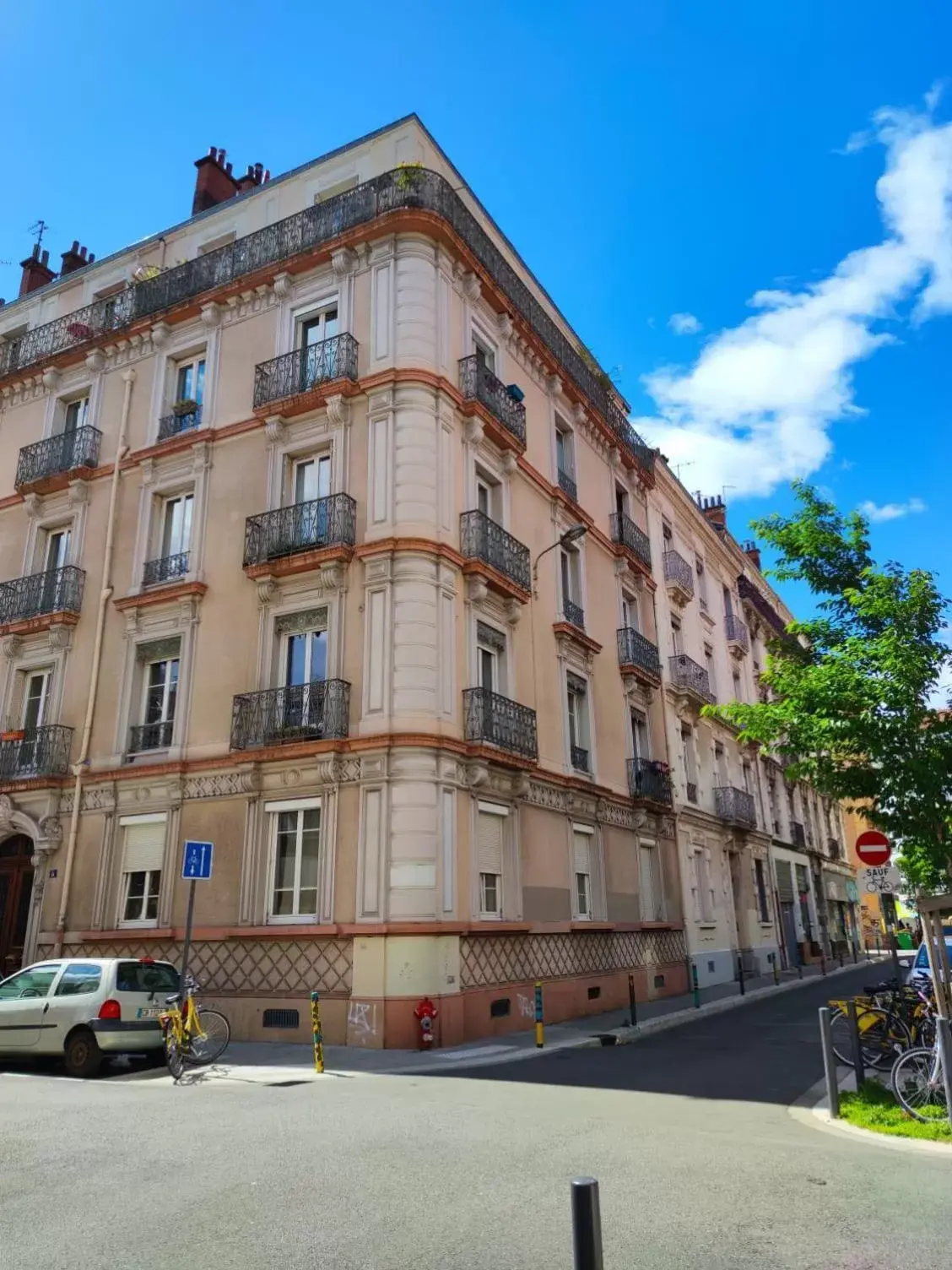 Nearby landmark, Property Building in 1924 Hôtel