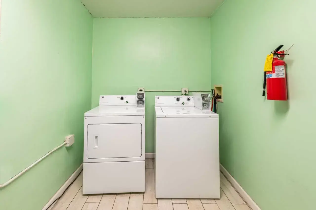 Bathroom in Econo Lodge Franklin