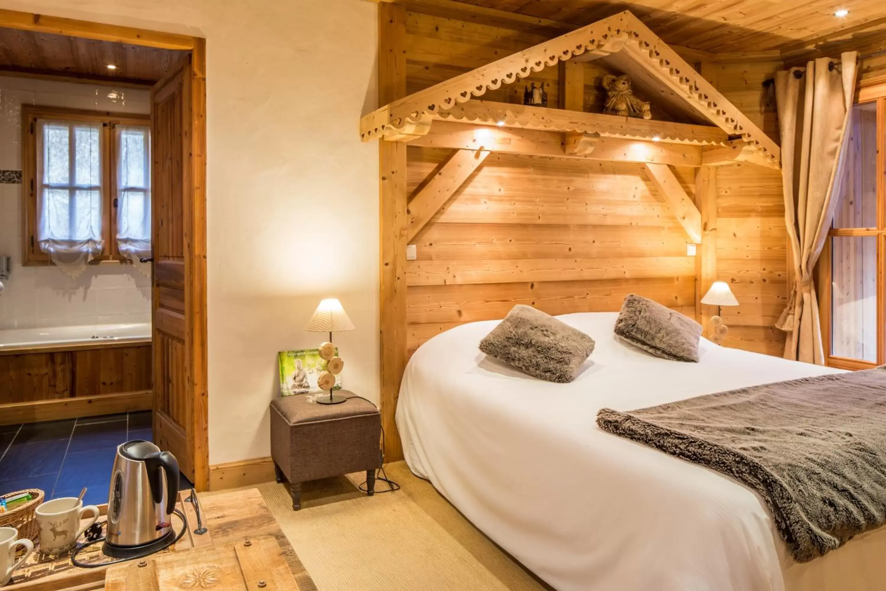 Bedroom, Bed in Hôtel Le Labrador