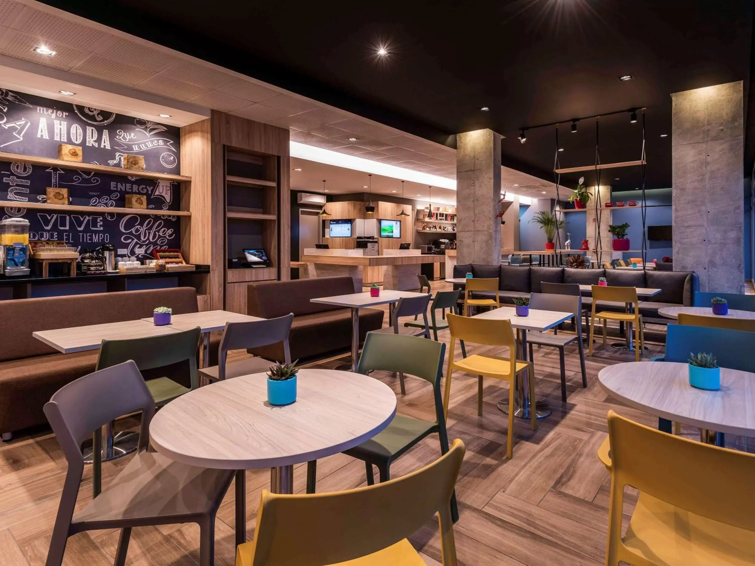 Restaurant/places to eat, Lounge/Bar in ibis Chia