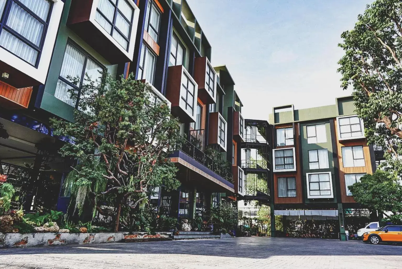 Property building in THE WOOD Property building in THE WOOD