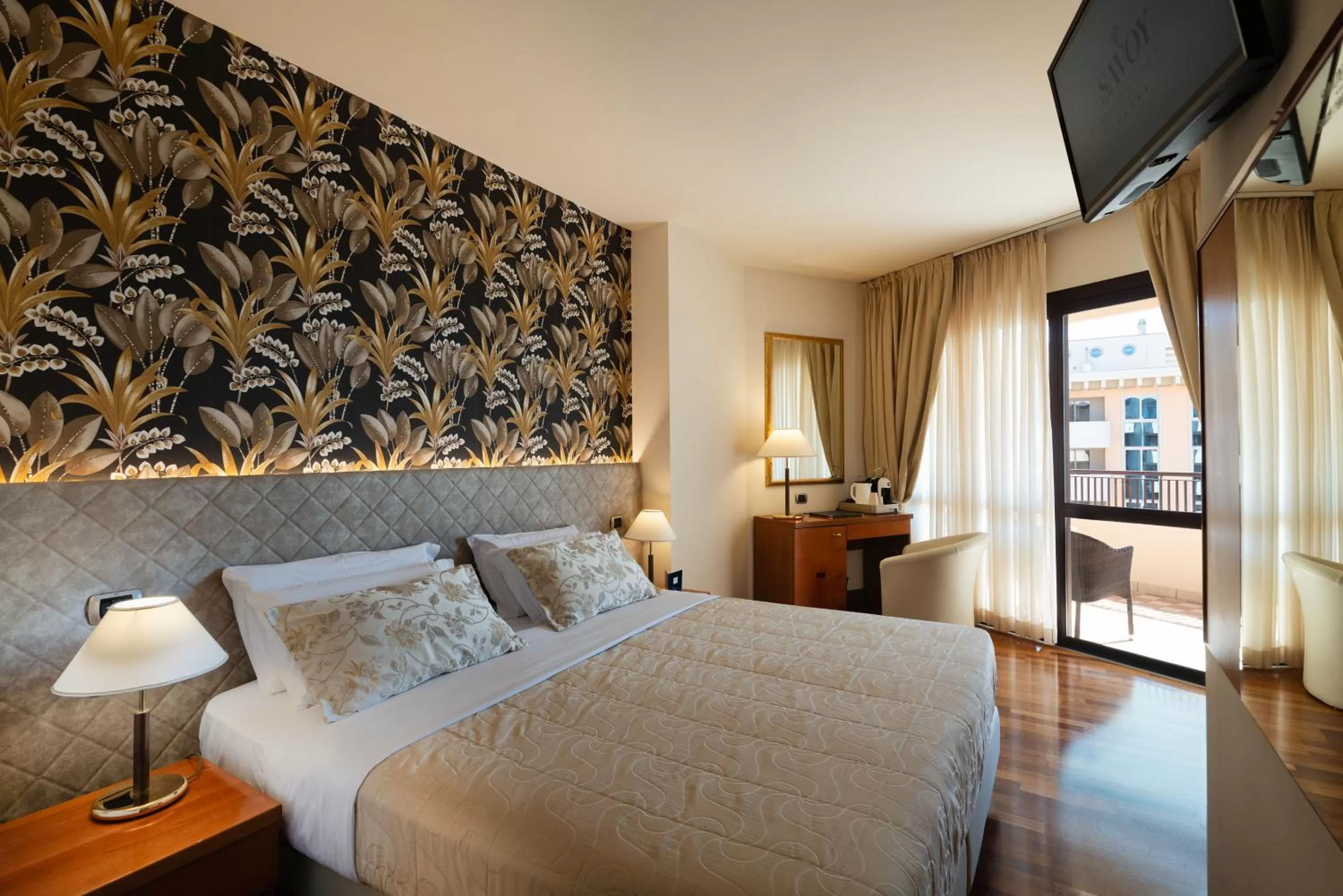 Bedroom, Bed in Savoy Beach Hotel & Thermal Spa