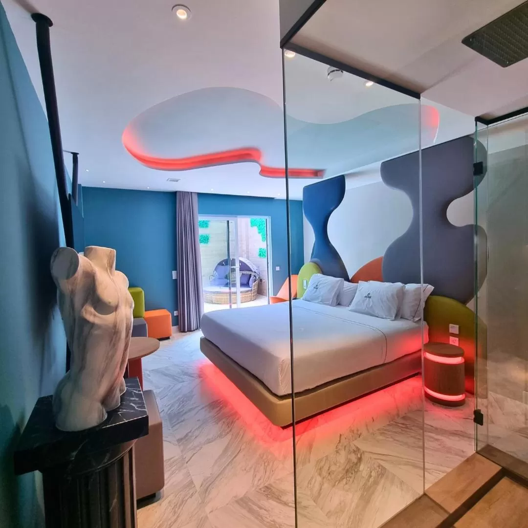 Shower in Hotel Avenue