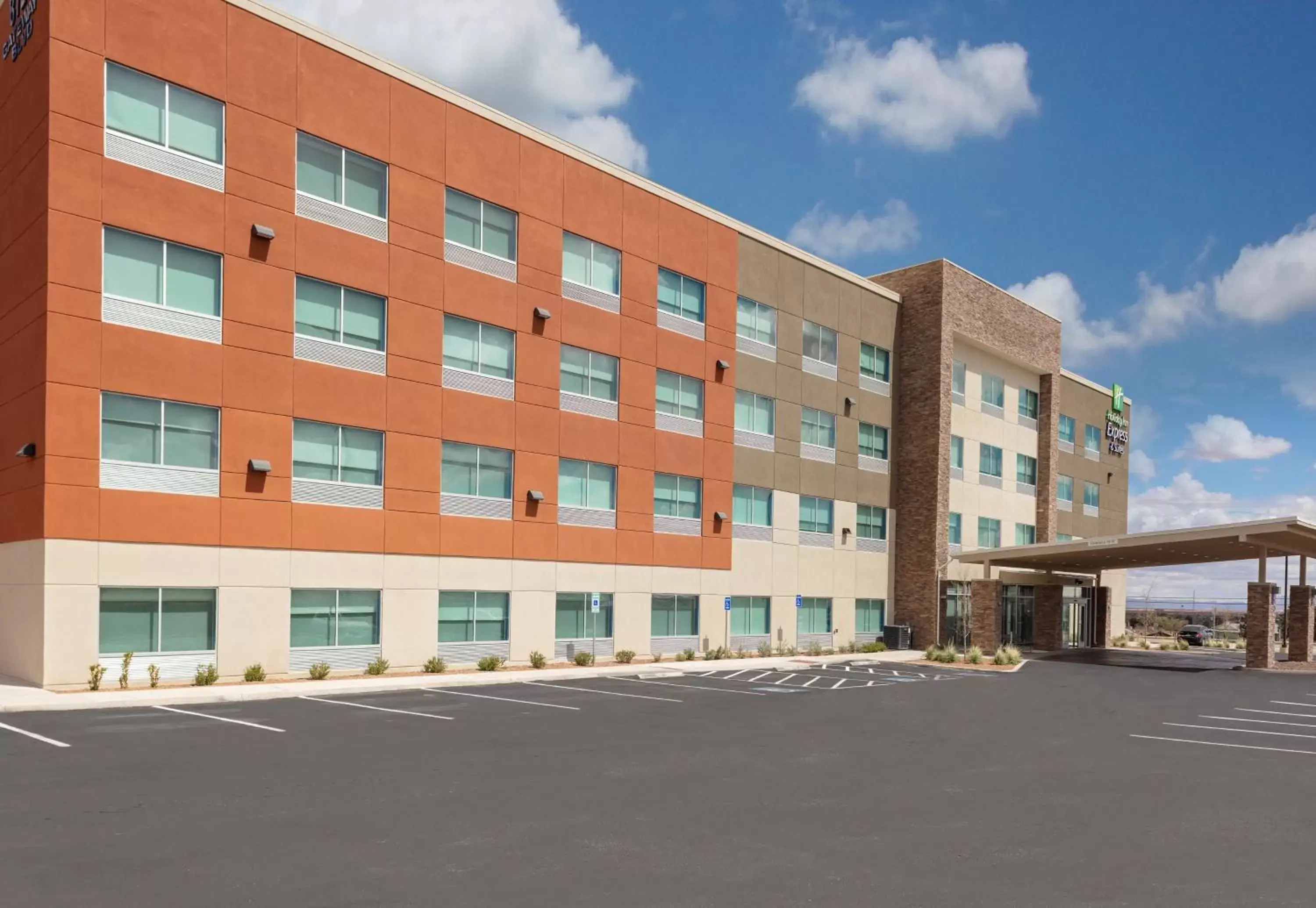 Property Building in Holiday Inn Express & Suites - El Paso North, an IHG Hotel