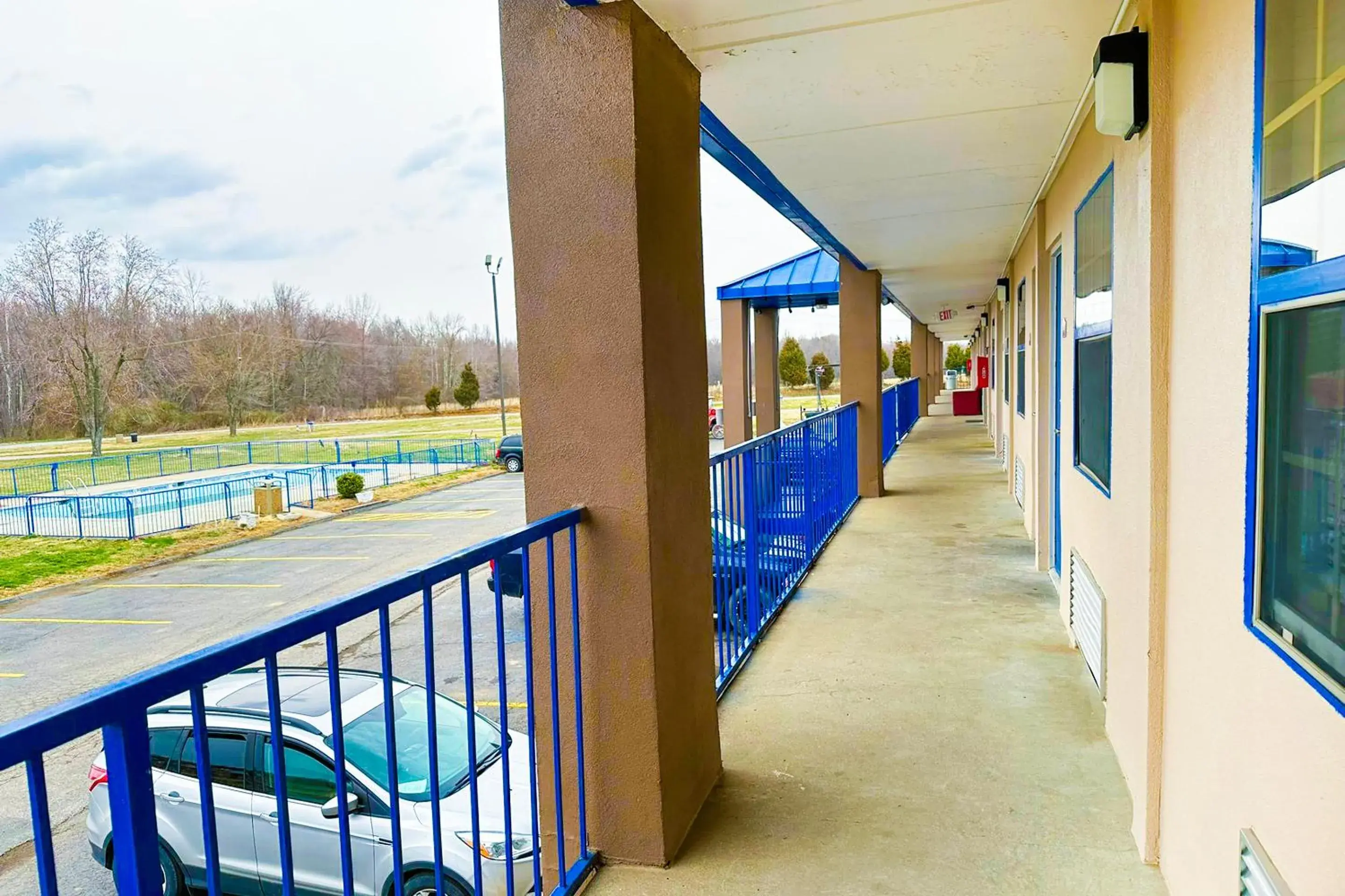 Lobby or reception, Balcony/Terrace in Dreamland Inn Madisonville I-69 By OYO