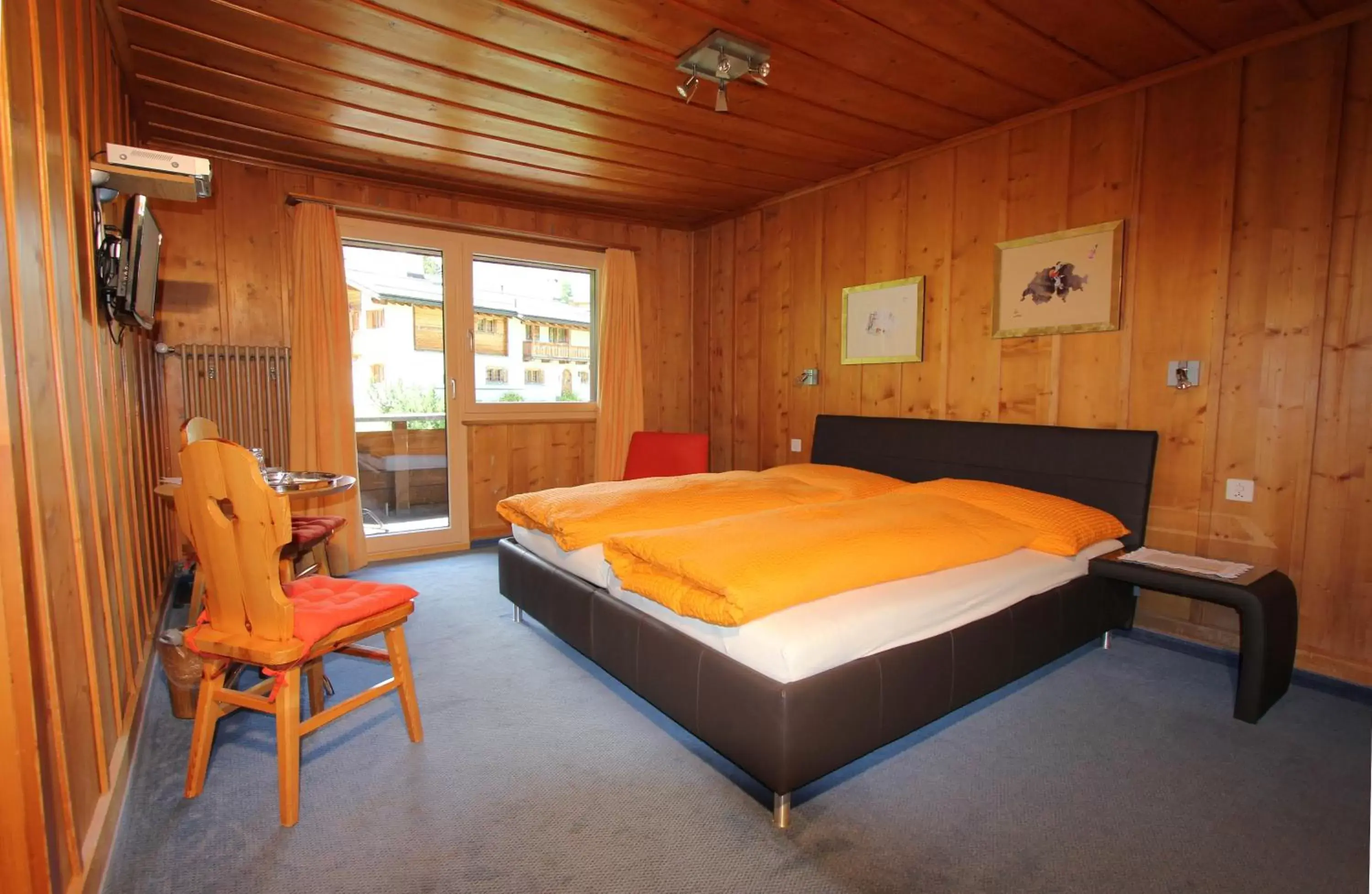 Photo of the whole room, Bed in Pension Mezzaprada