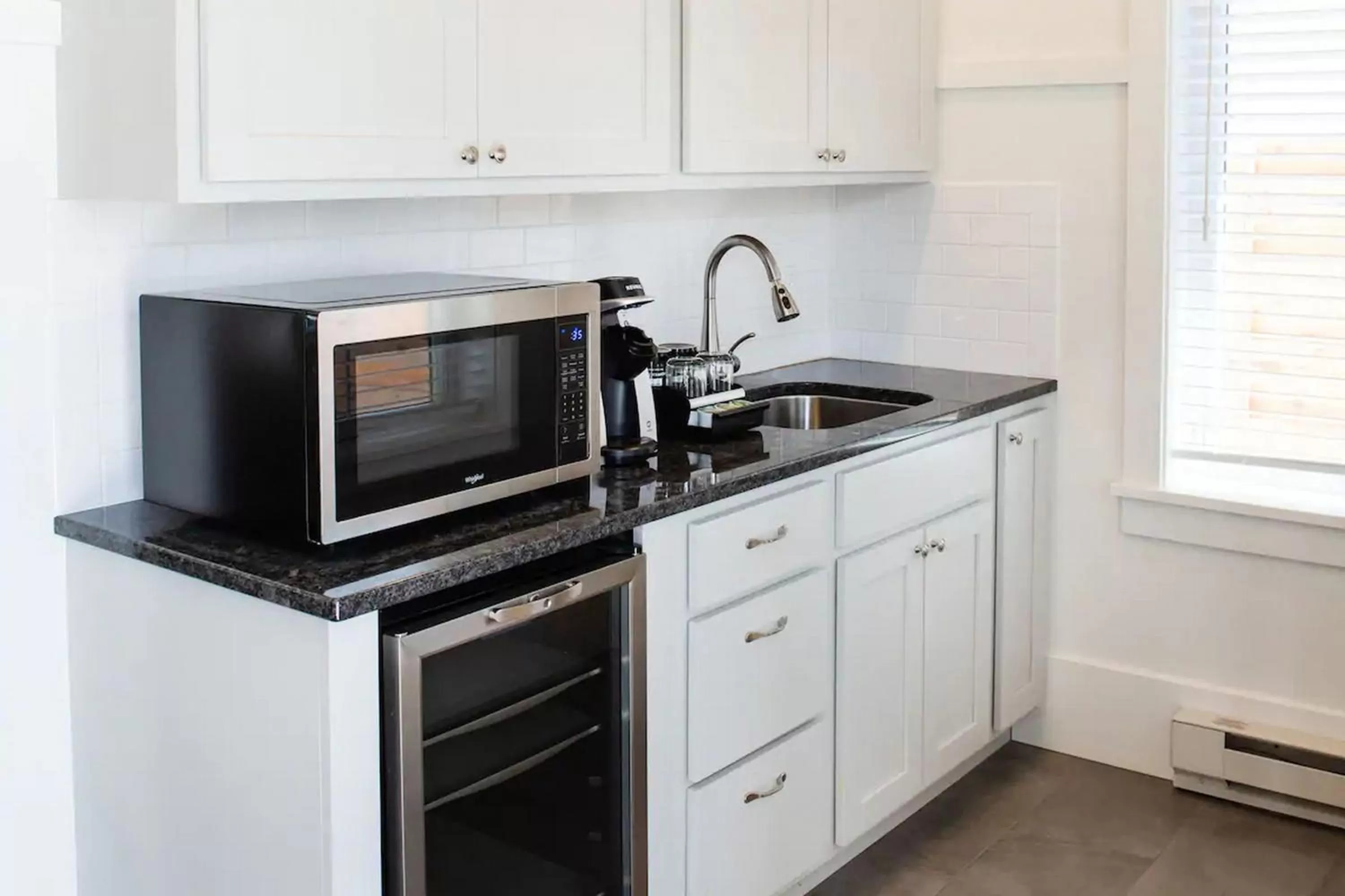 Kitchen or kitchenette in The Sacajawea Hotel