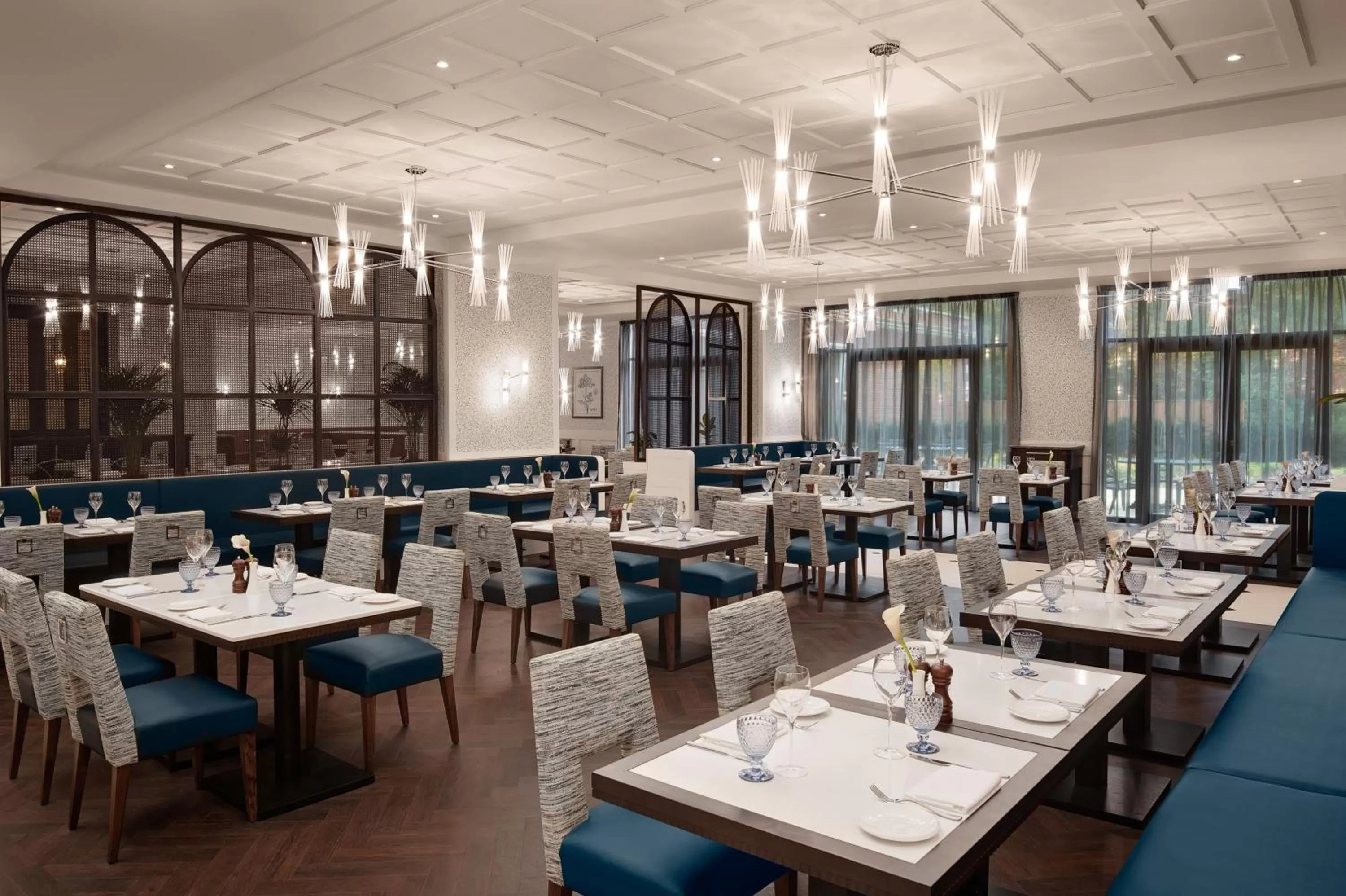 Restaurant/places to eat in Fairmont Windsor Park