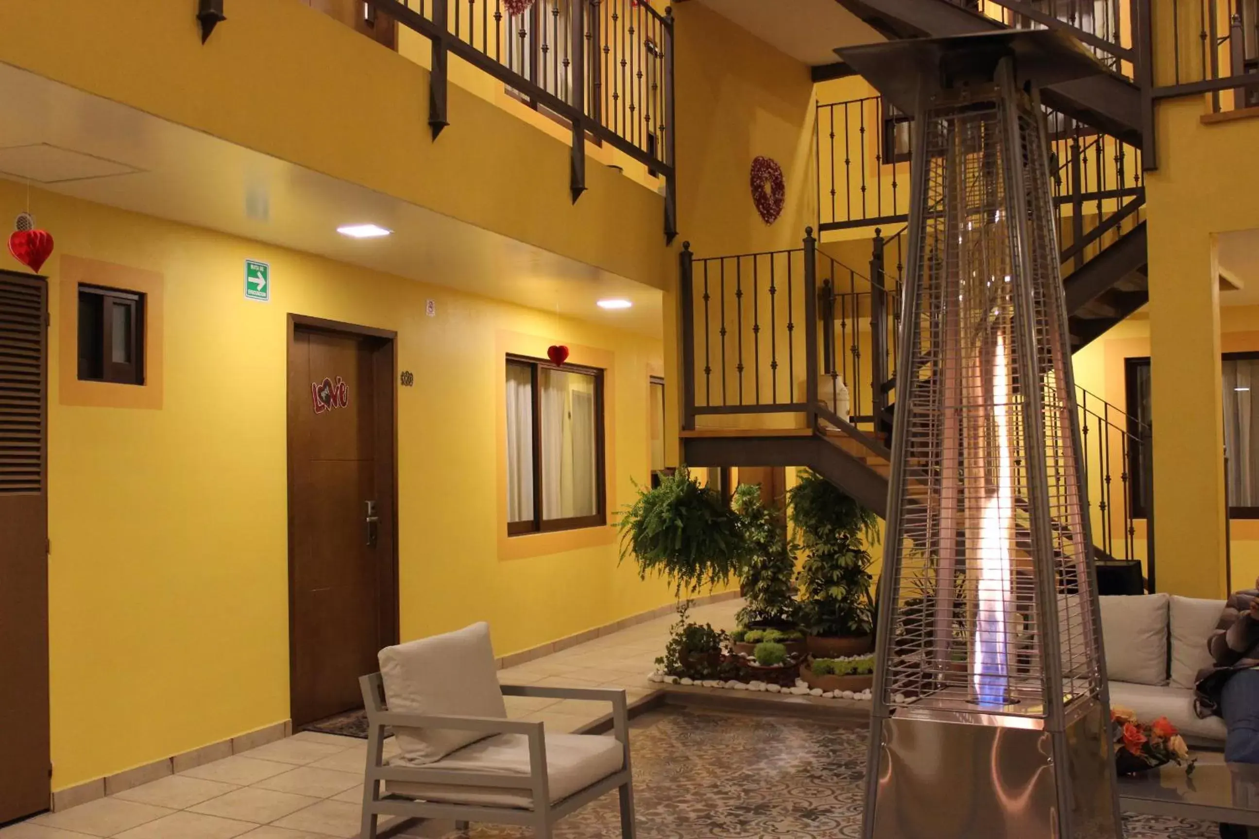 Patio in Hotel JYE by Serranillo, Mineral del Monte Hgo