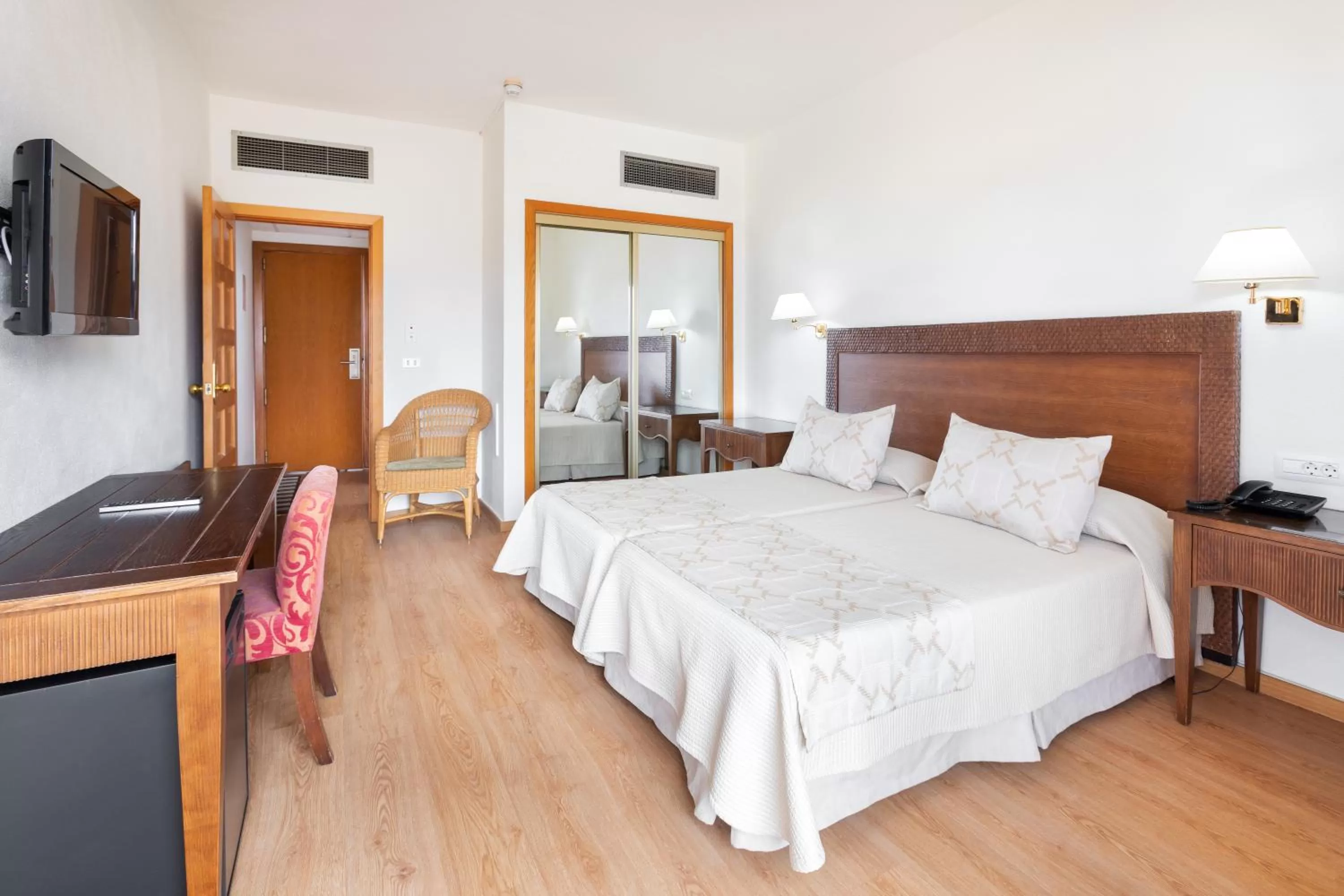 TV and multimedia in HC Hotel Magec