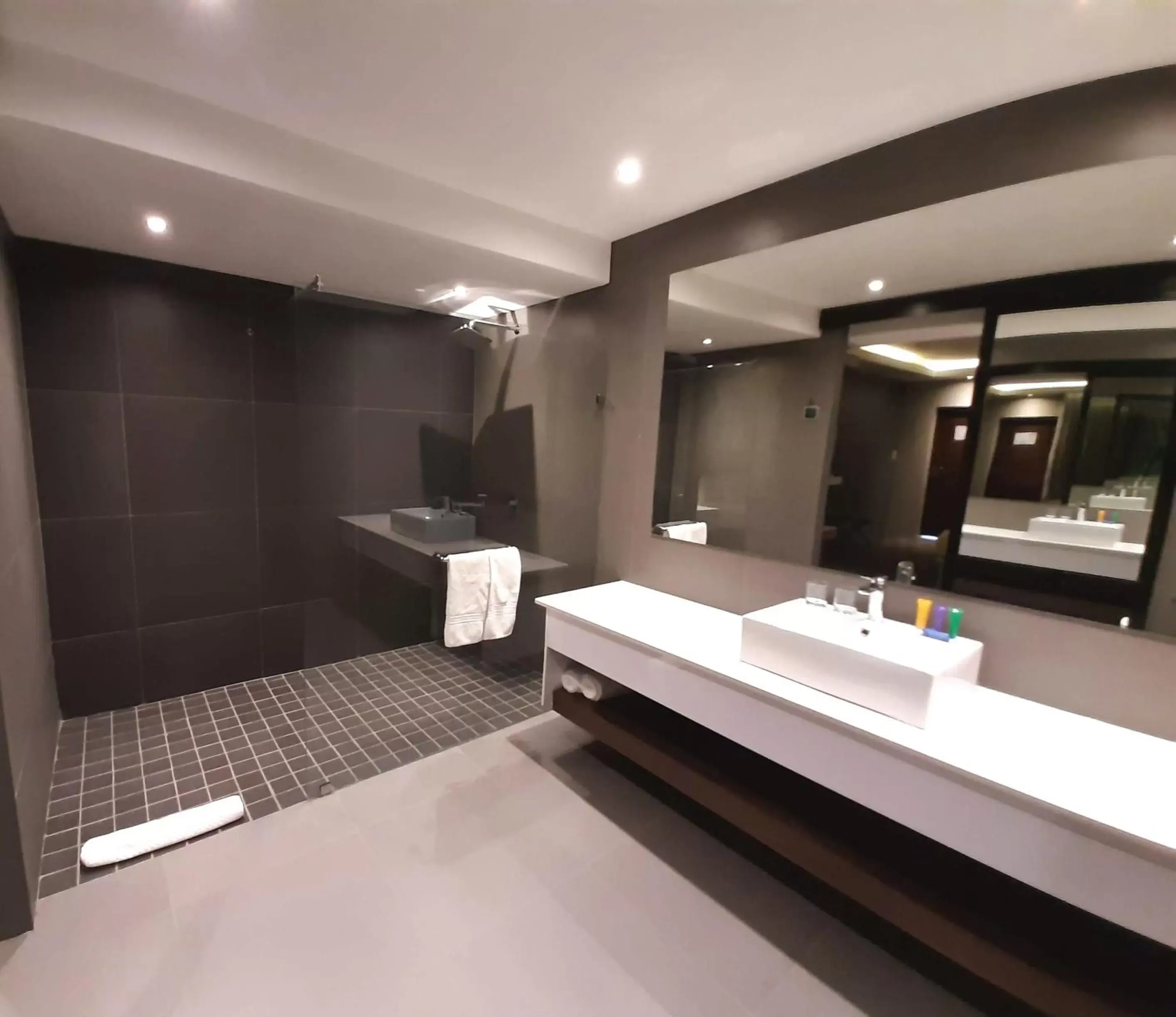 Bathroom in Copperwood Hotel and Conferencing