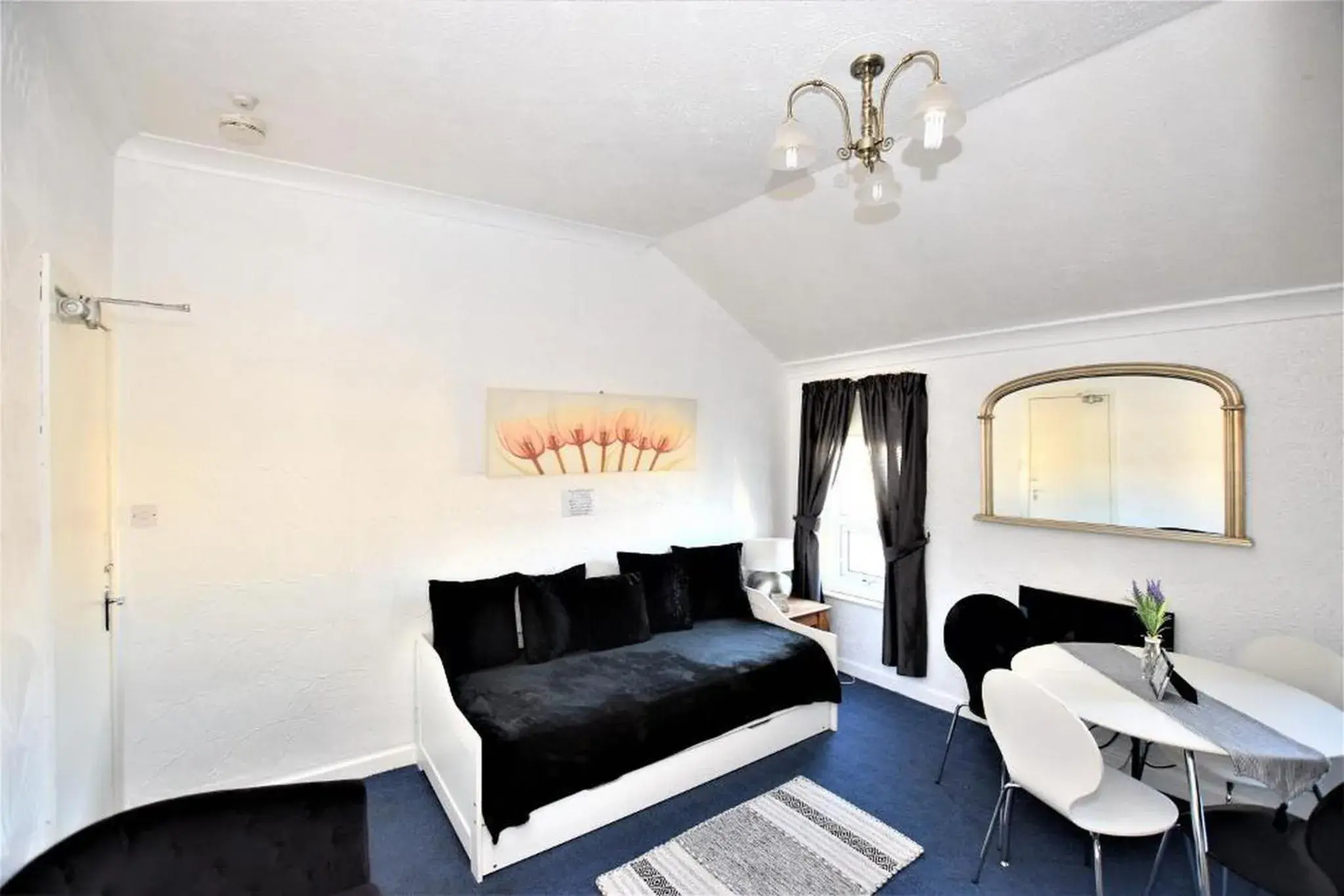 Living room, Bed in Bridle Lodge Apartments Living room, Bed in Bridle Lodge Apartments