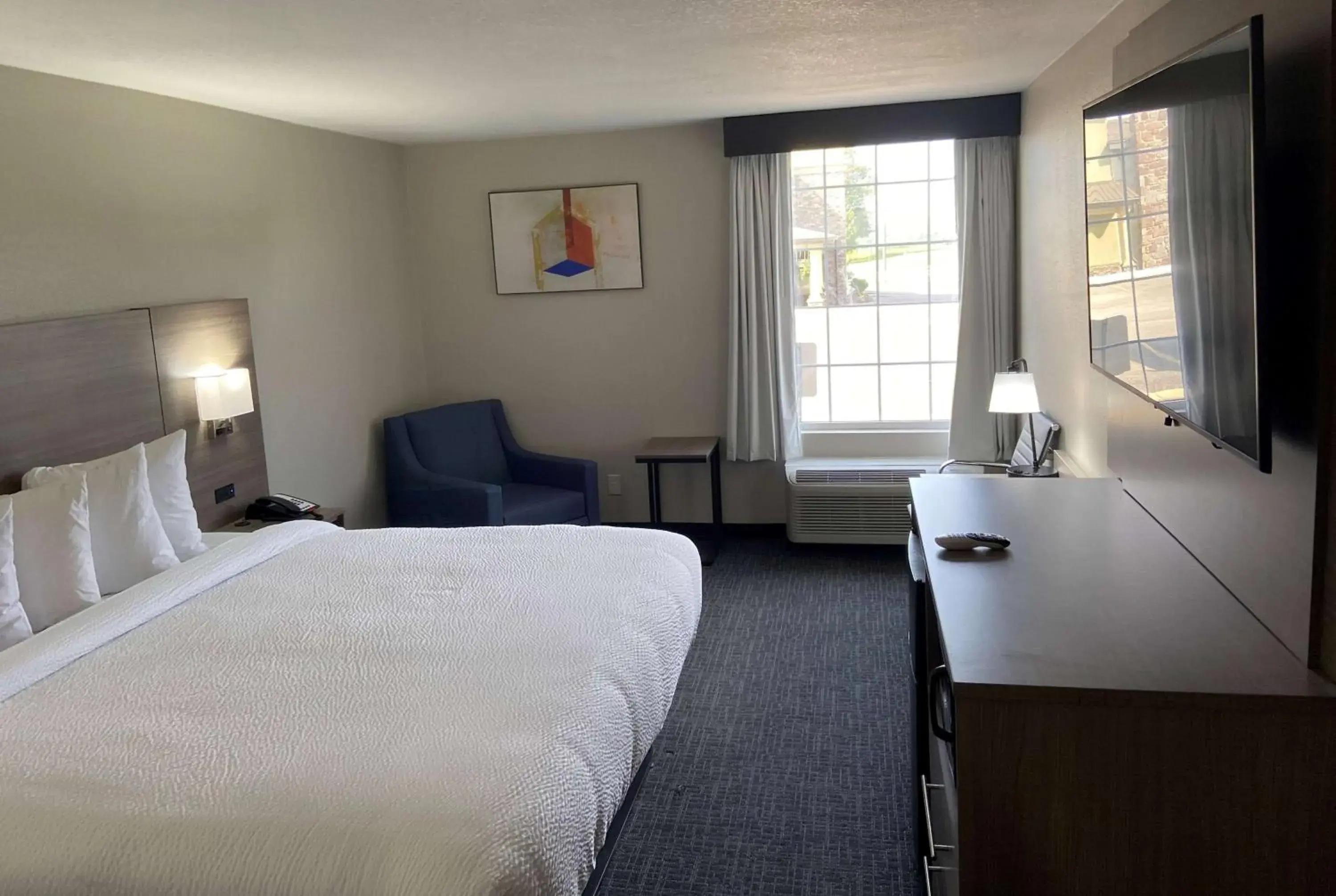 Photo of the whole room, Bed in Days Inn & Suites by Wyndham Tahlequah Photo of the whole room, Bed in Days Inn & Suites by Wyndham Tahlequah