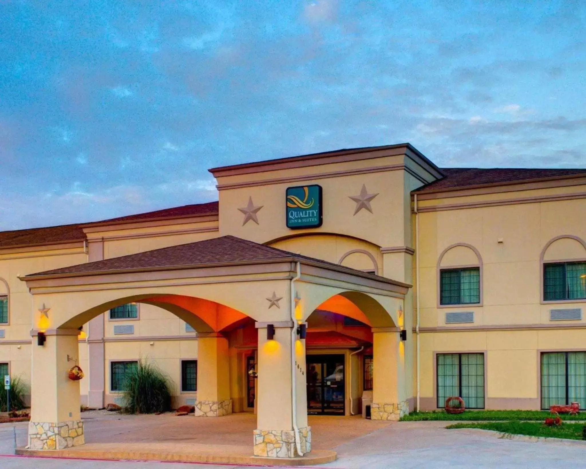 Property Building in Quality Inn & Suites - Glen Rose