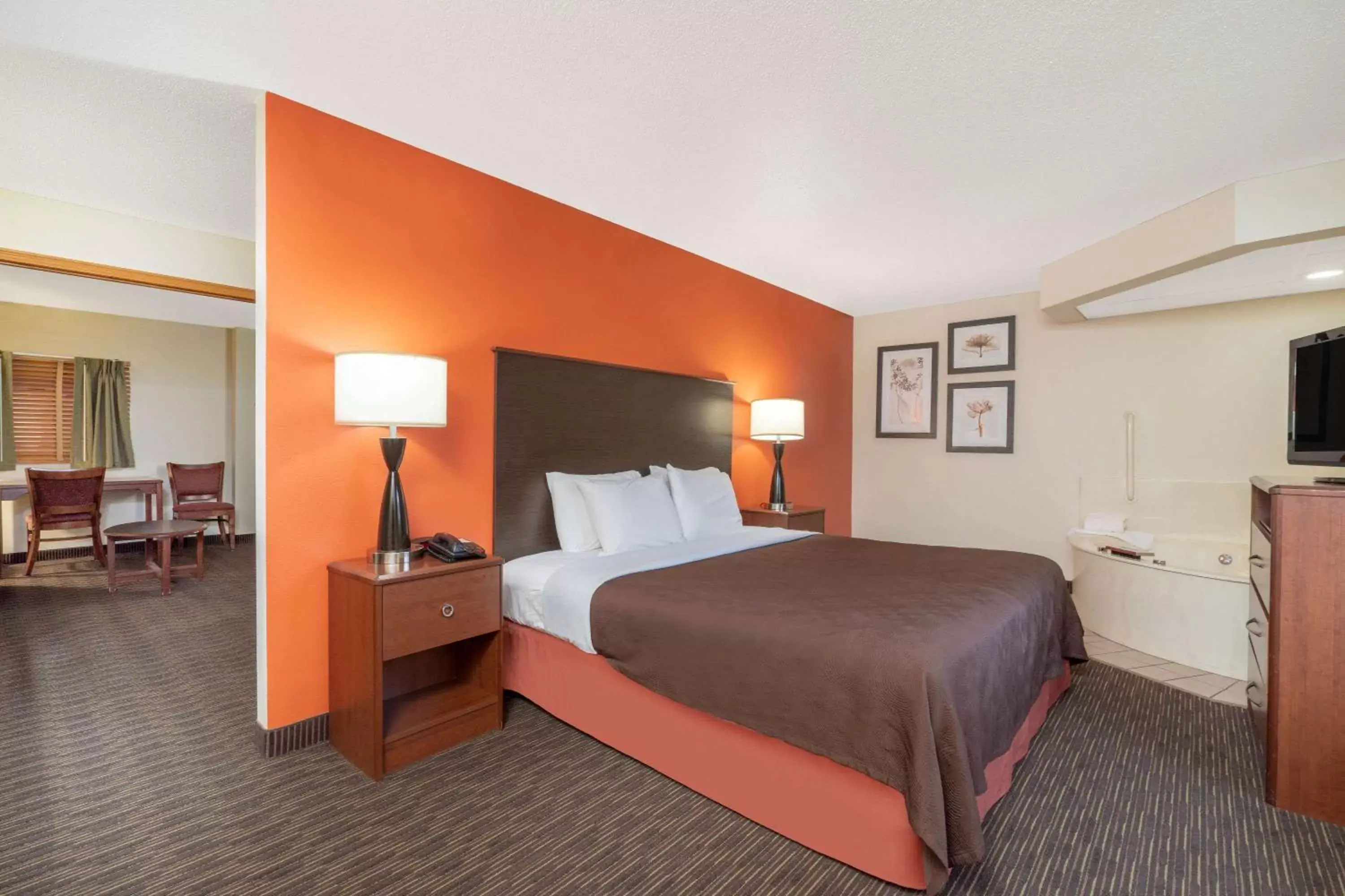 Photo of the whole room, Bed in AmericInn by Wyndham Coon Rapids