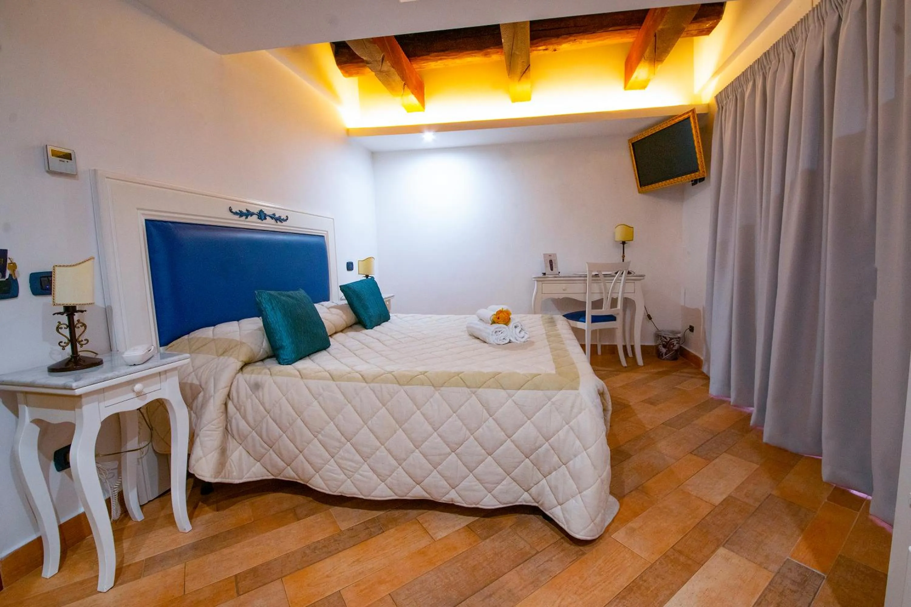 TV and multimedia, Bed in Hotel Lanfipe Palace