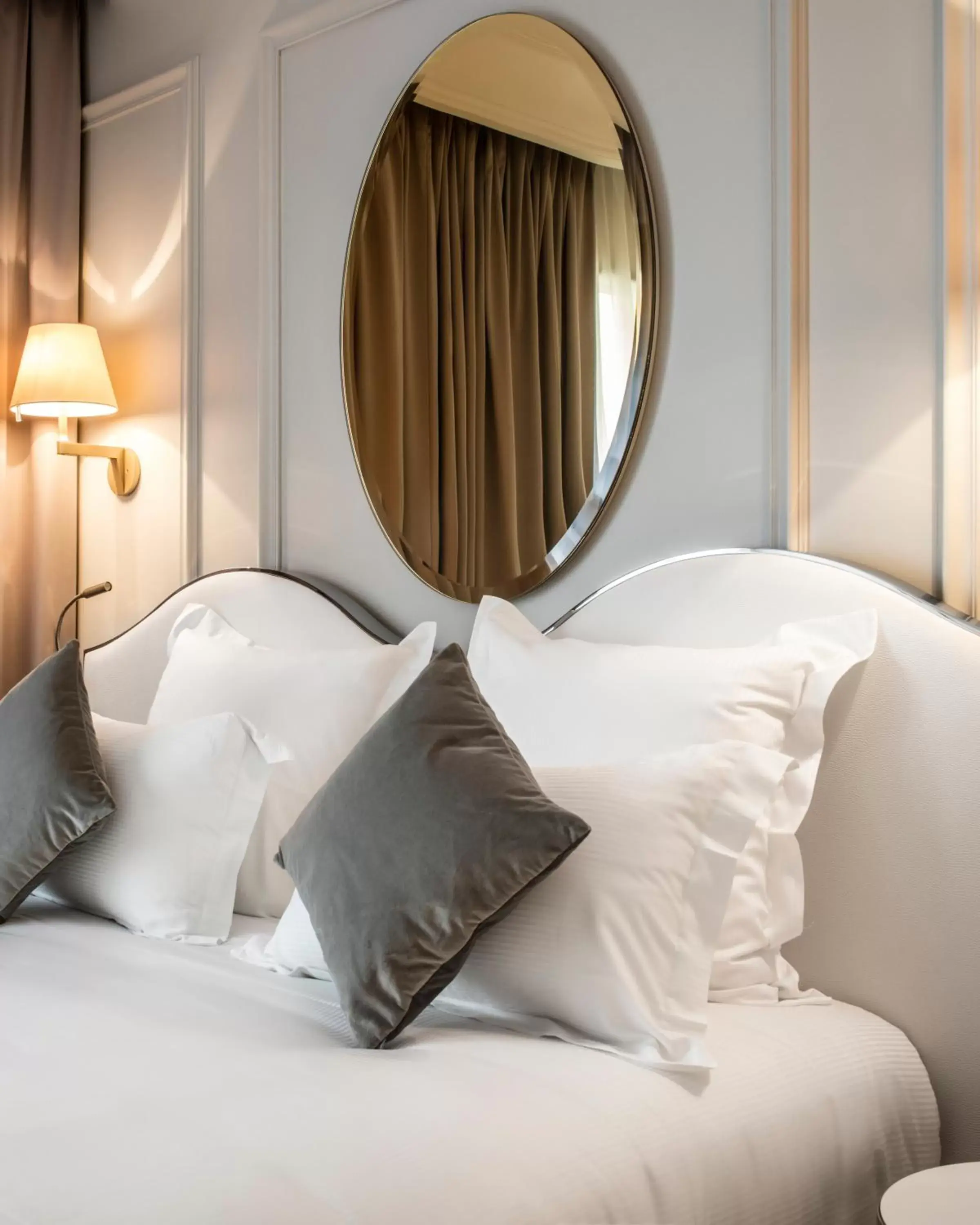Bed in Hotel Trinité Haussmann