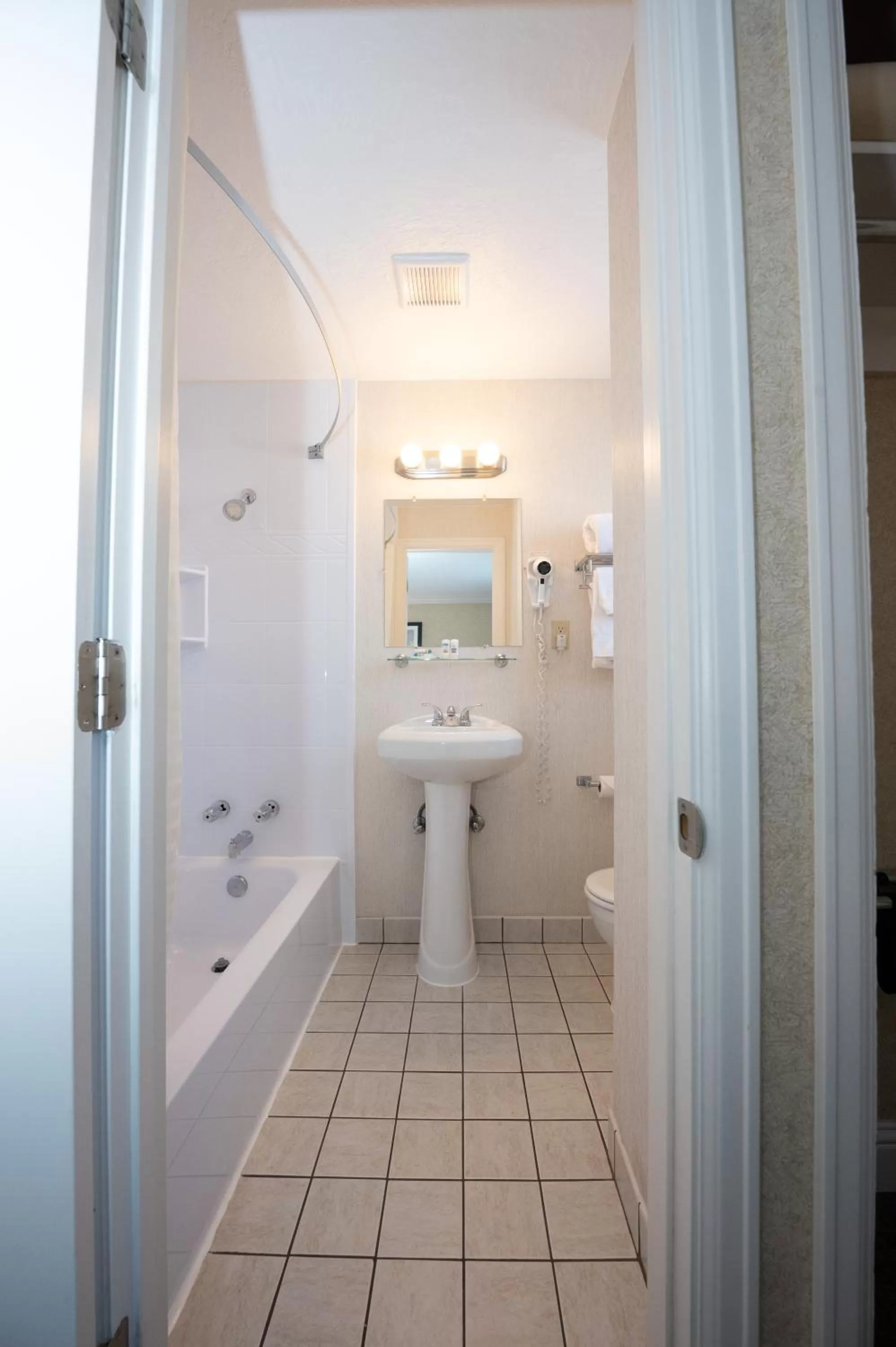 Bathroom in Blue Door Inn