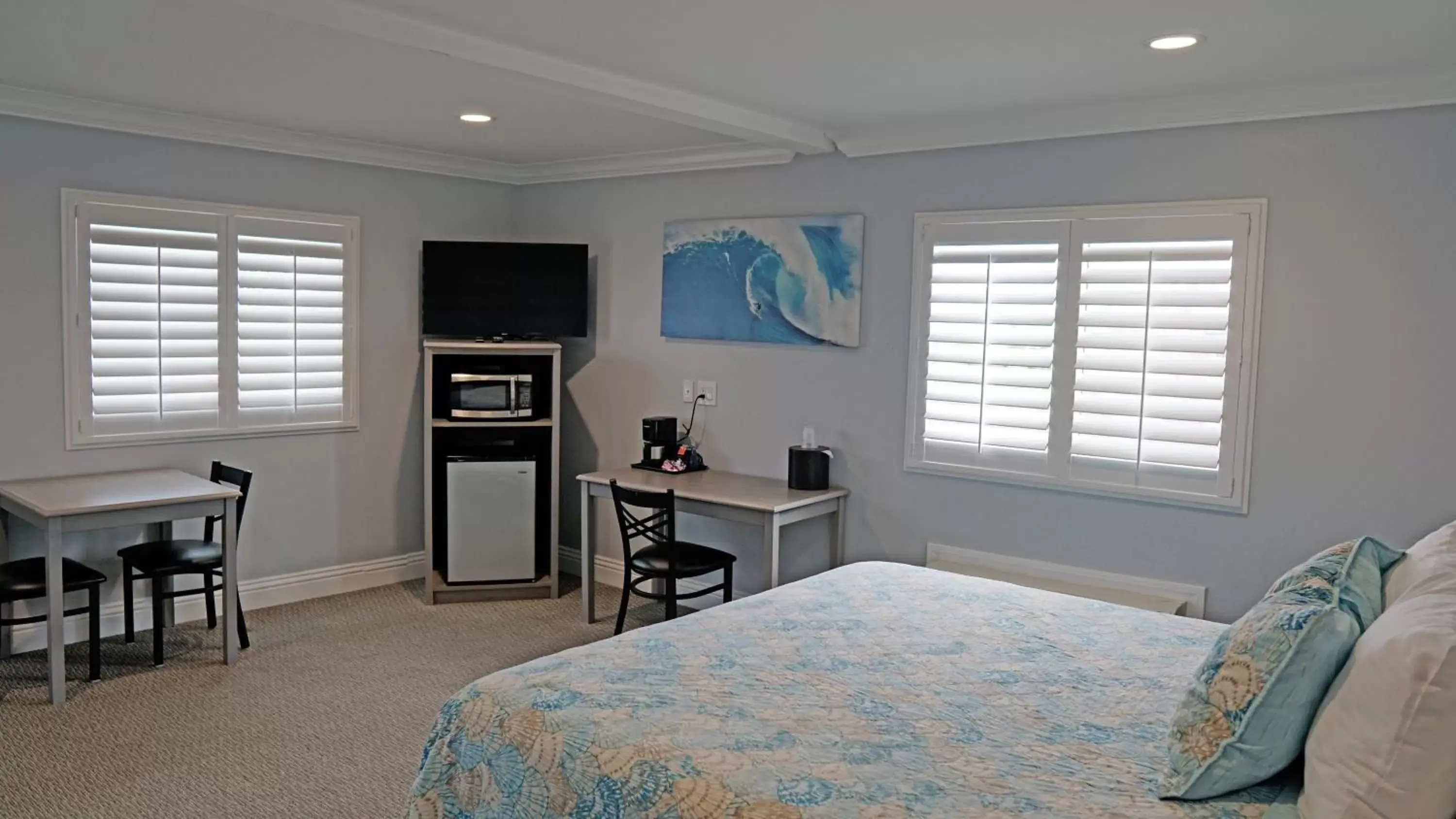 Bed in Surf City Inn Bed in Surf City Inn