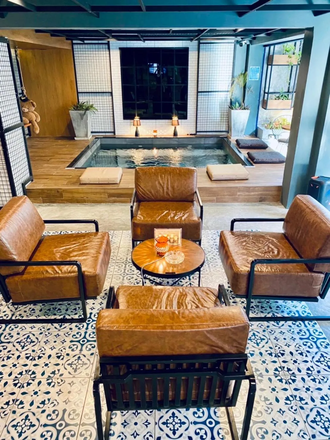 Communal lounge/ TV room in BH Baan Paradise Hotel Patong