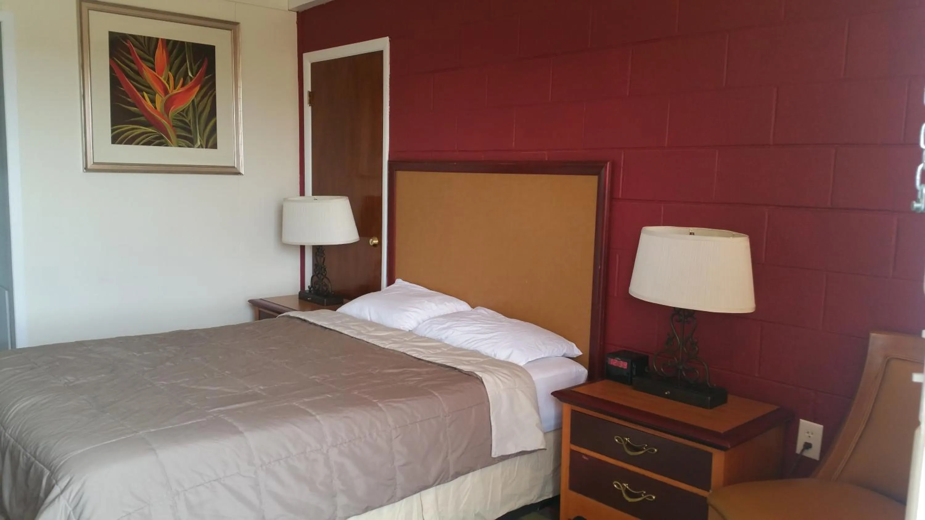 Bed in Thunder Bird Motel