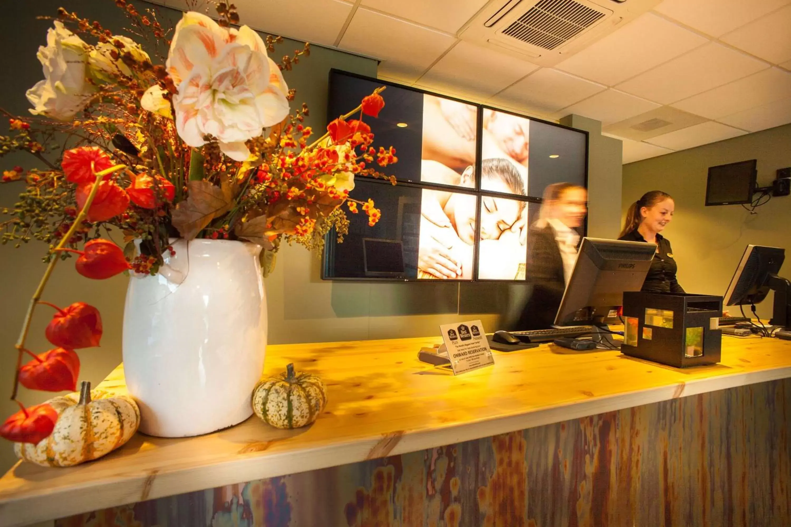 Lobby or reception in Best Western Zaan Inn