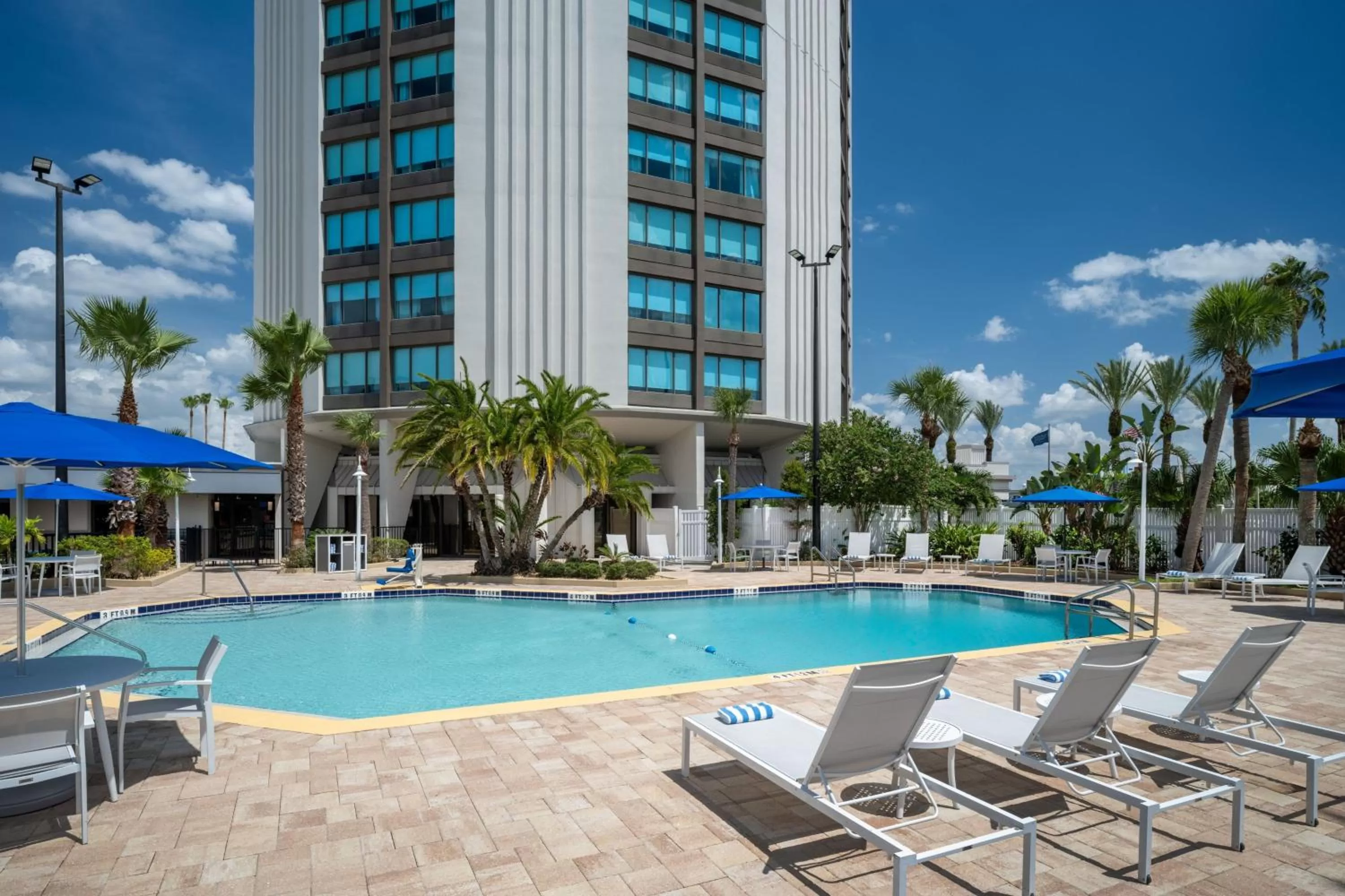 Swimming pool in Four Points by Sheraton Orlando International Drive