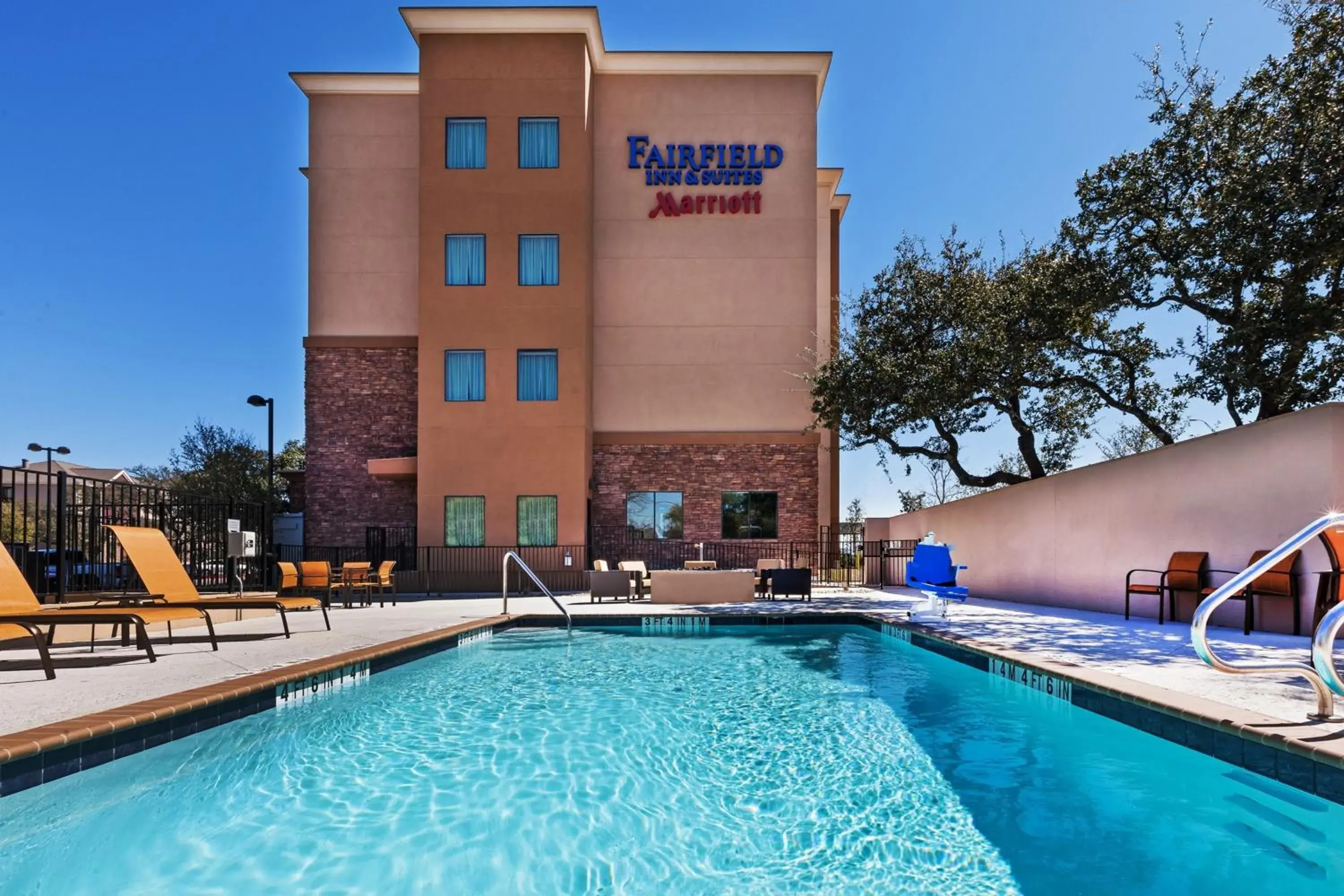 Swimming pool, Property Building in Fairfield Inn and Suites by Marriott Austin Northwest/Research Blvd