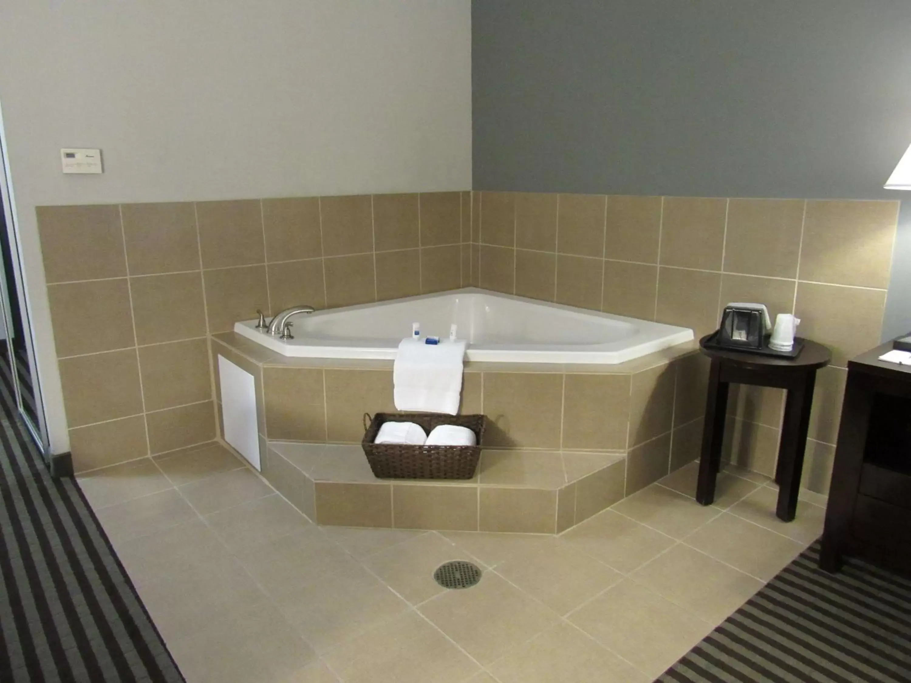 Photo of the whole room, Bathroom in Best Western Abbeville Inn and Suites