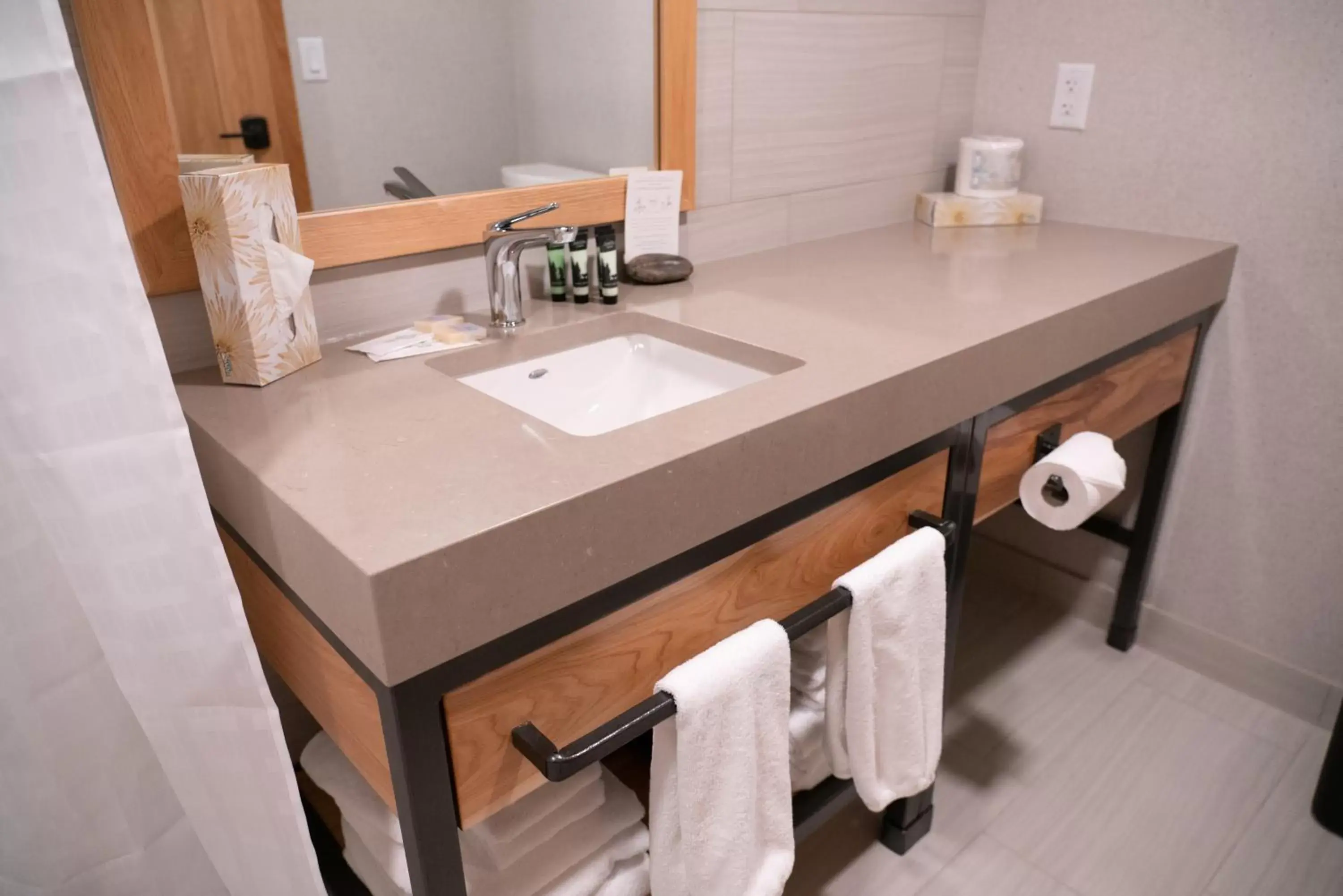 Shower, Bathroom in Tunnel Mountain Resort