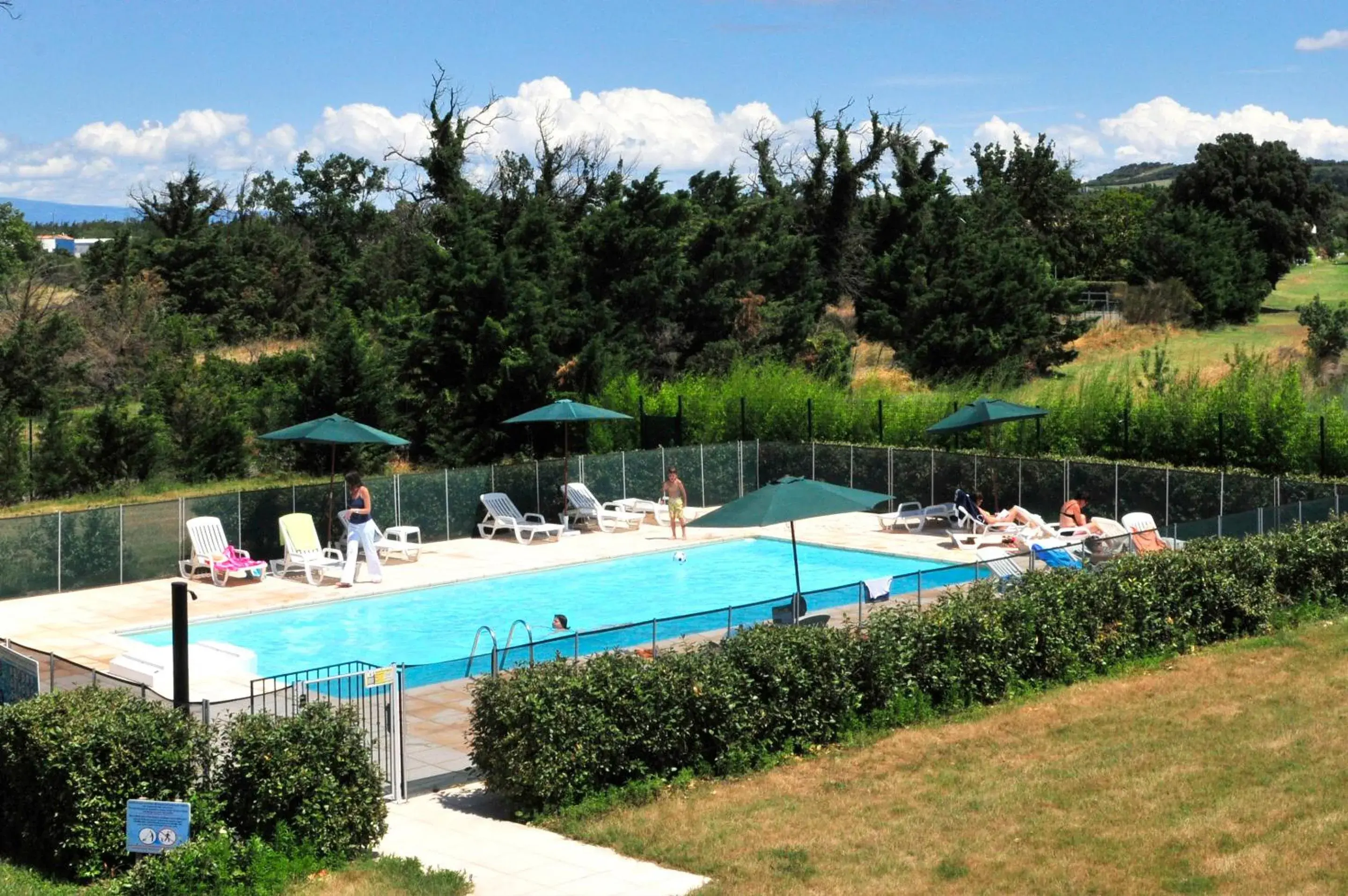 Pool view in Residhotel Golf Grand Avignon Pool view in Residhotel Golf Grand Avignon