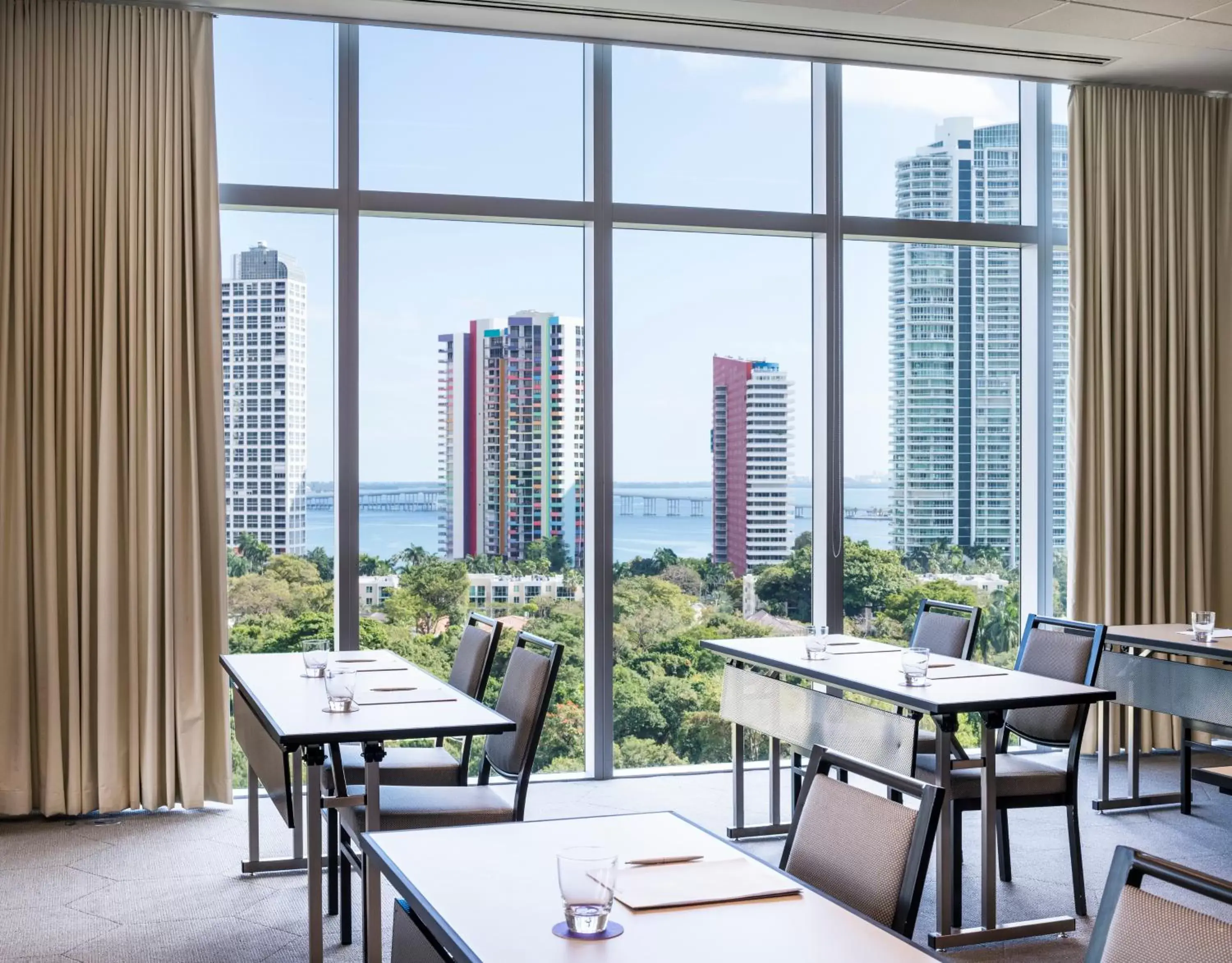 Property building, Restaurant/Places to Eat in Novotel Miami Brickell