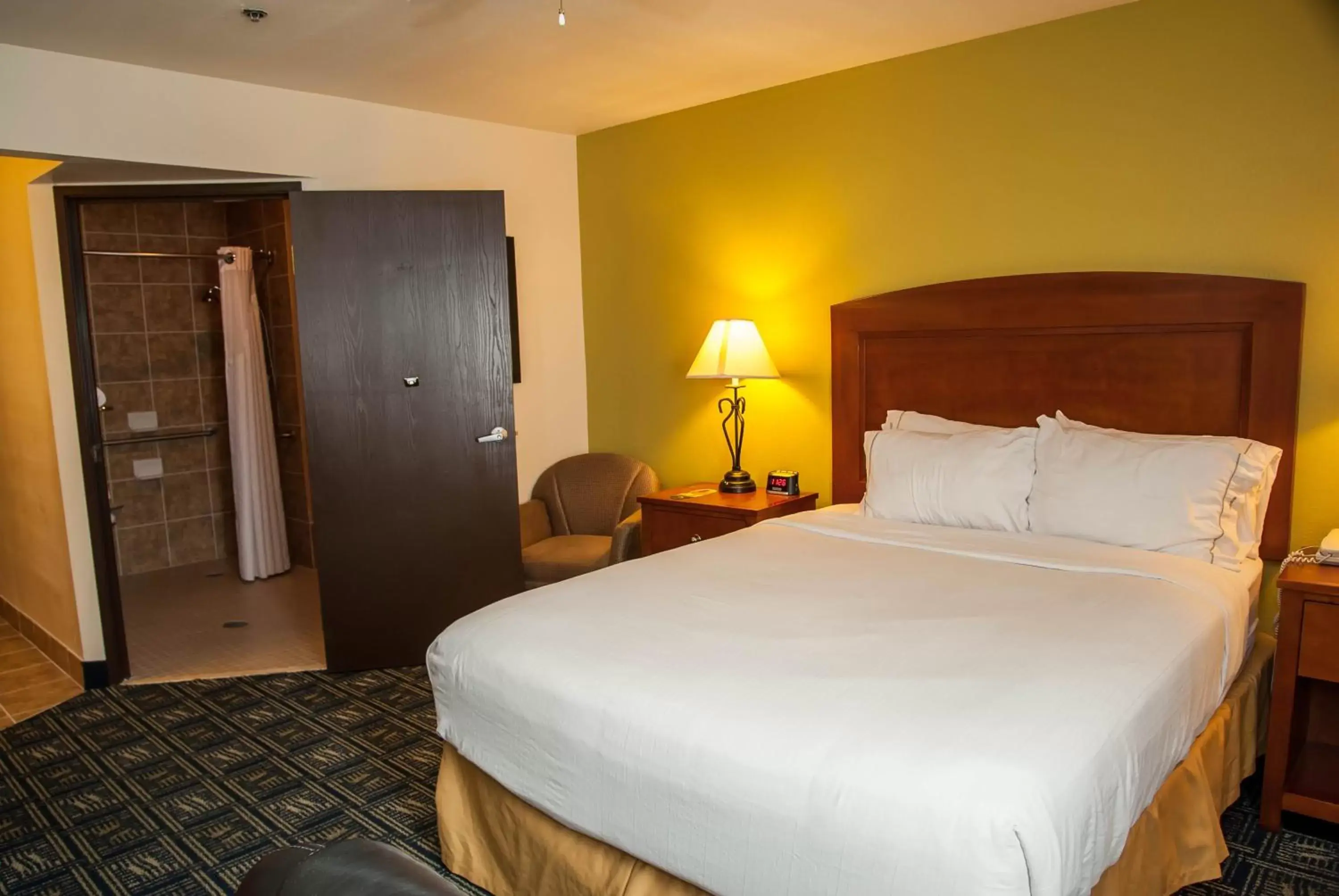 Photo of the whole room, Bed in Holiday Inn Express Tucson-Airport, an IHG Hotel