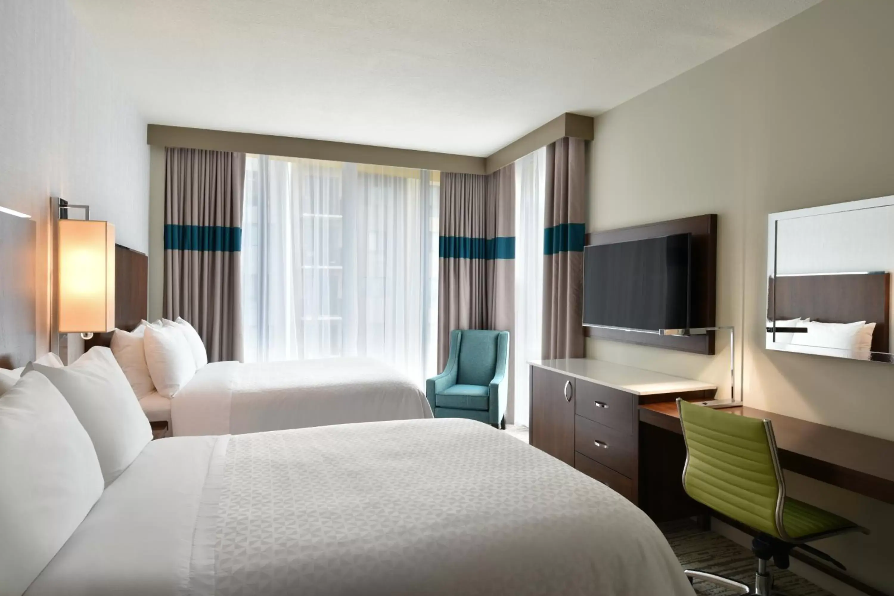 Guests, Bed in Four Points by Sheraton Coral Gables