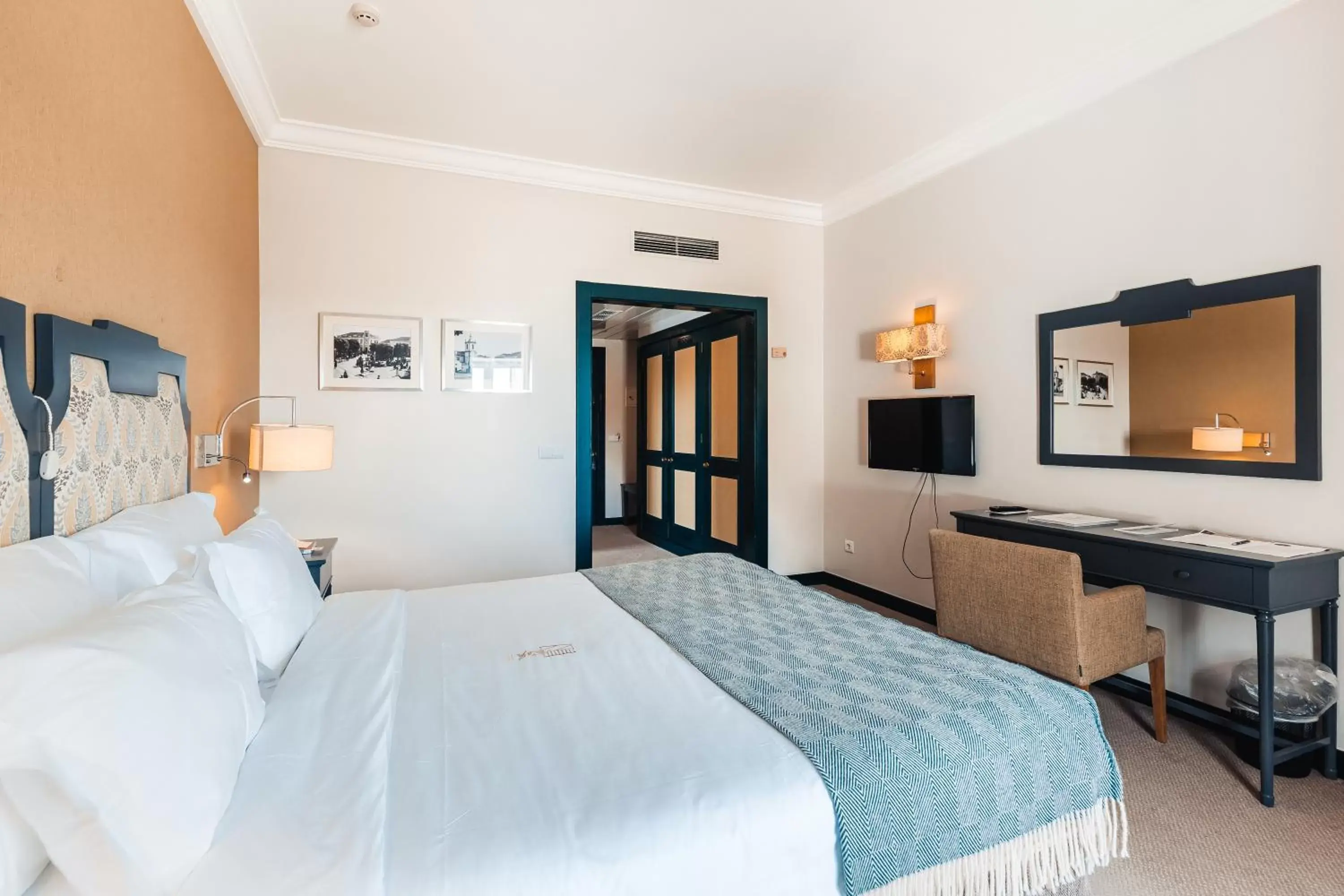 Bedroom, Bed in Conimbriga Hotel do Paço
