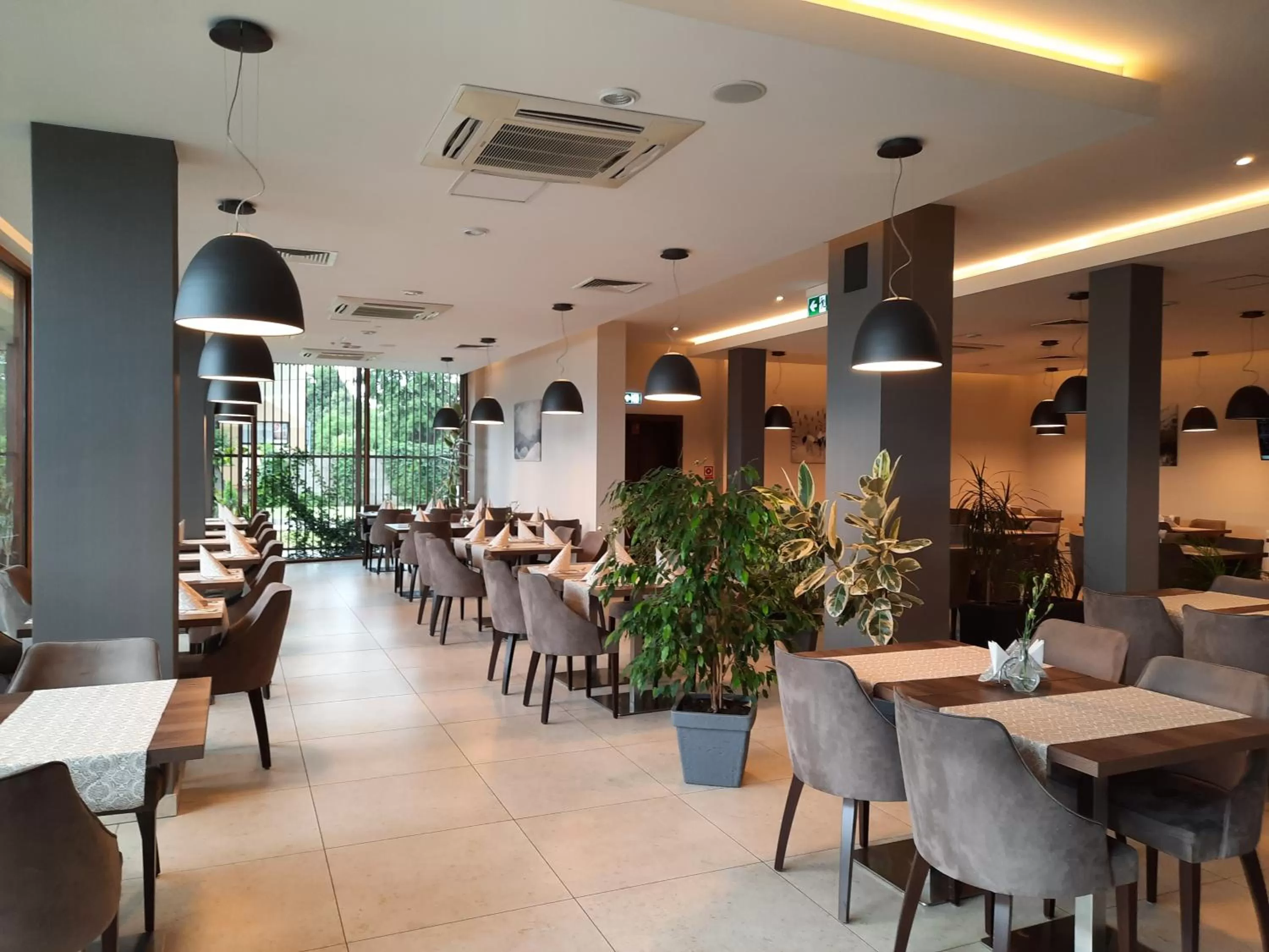 Restaurant/places to eat in Hotel Imperiale