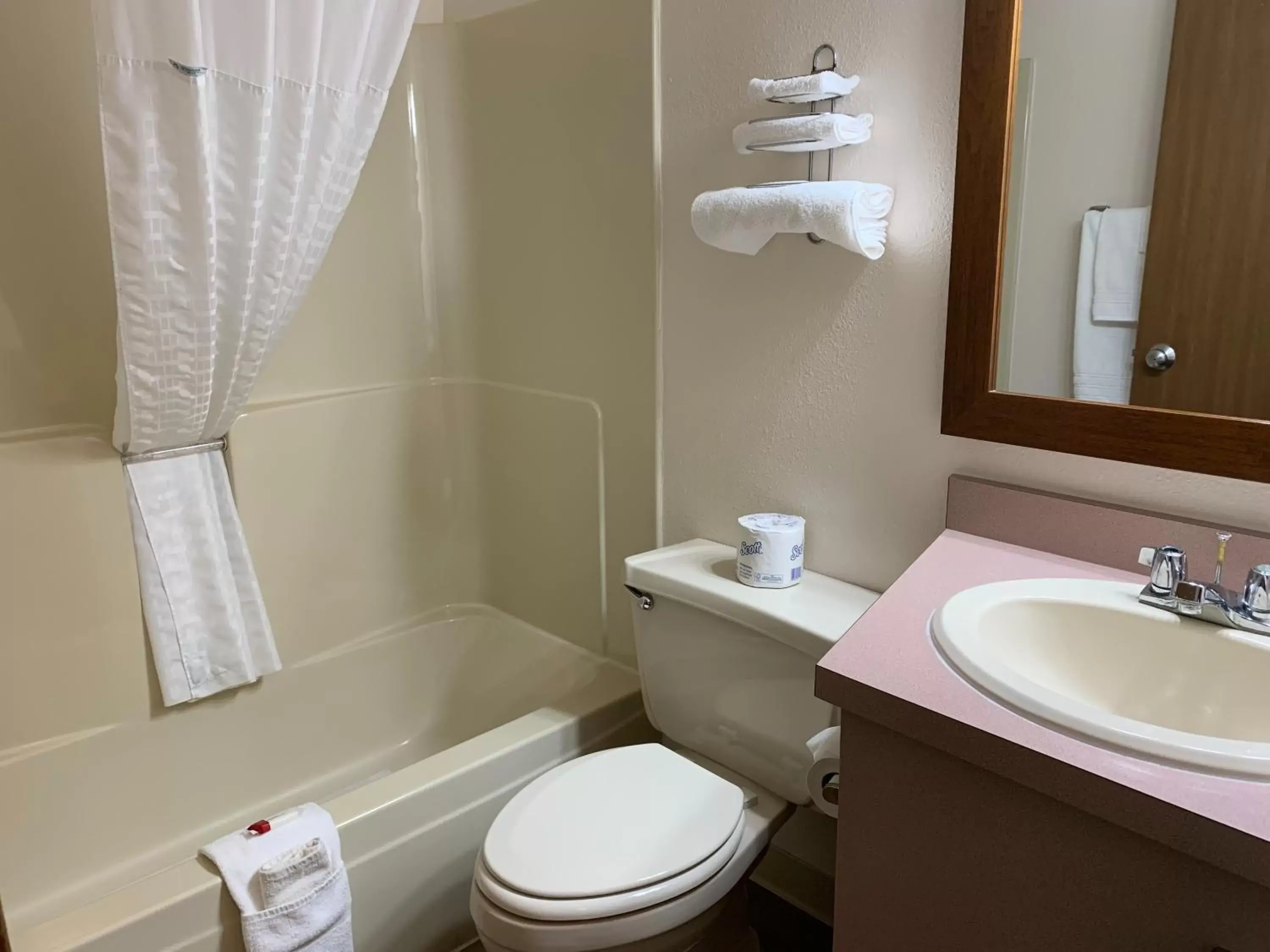 Bathroom in Days Inn by Wyndham Hinckley