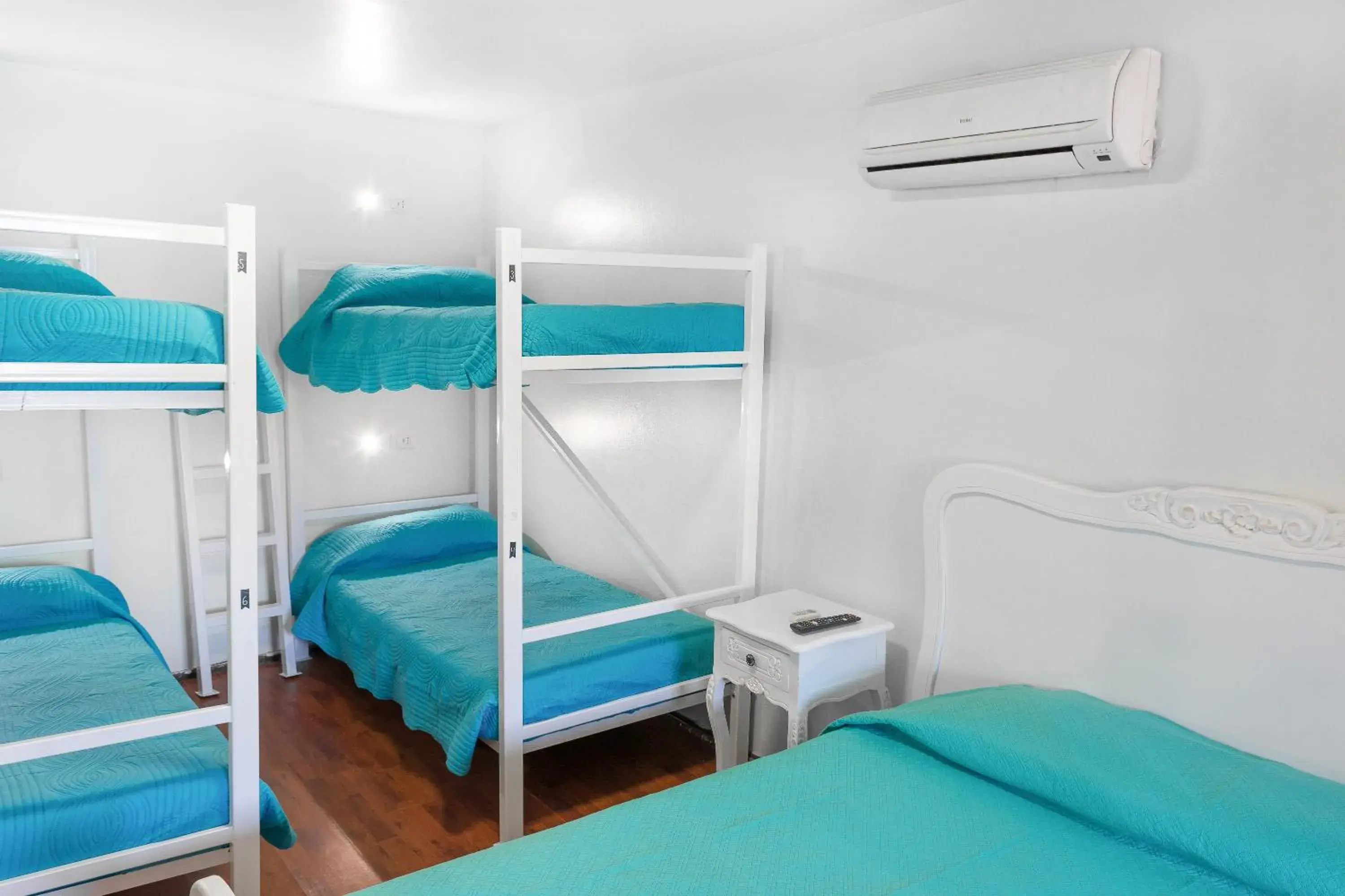 Bed, Bunk Bed in Hostal Casa Aborigen