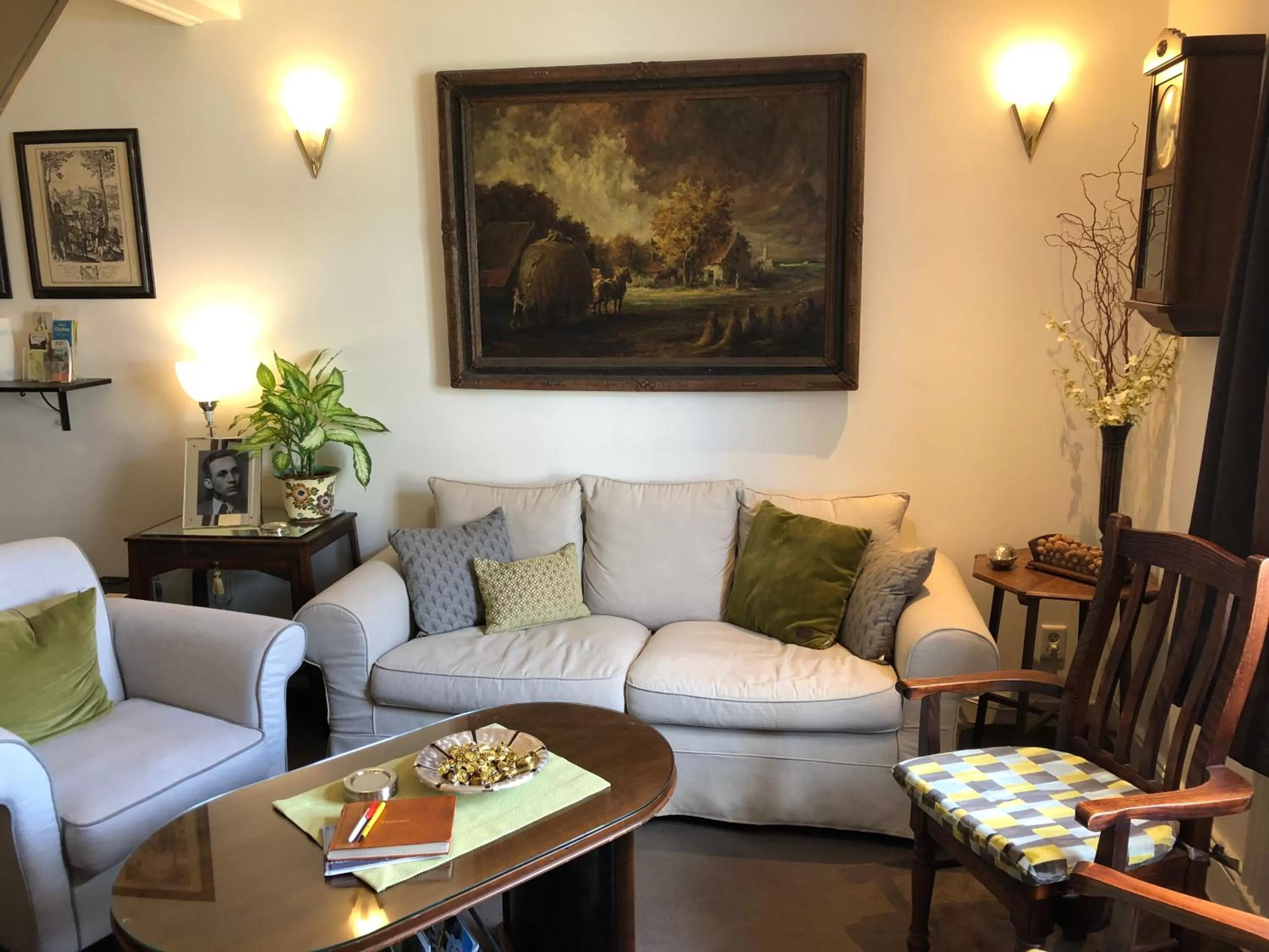 Communal lounge/ TV room in Walnut Lodge Bed & Breakfast