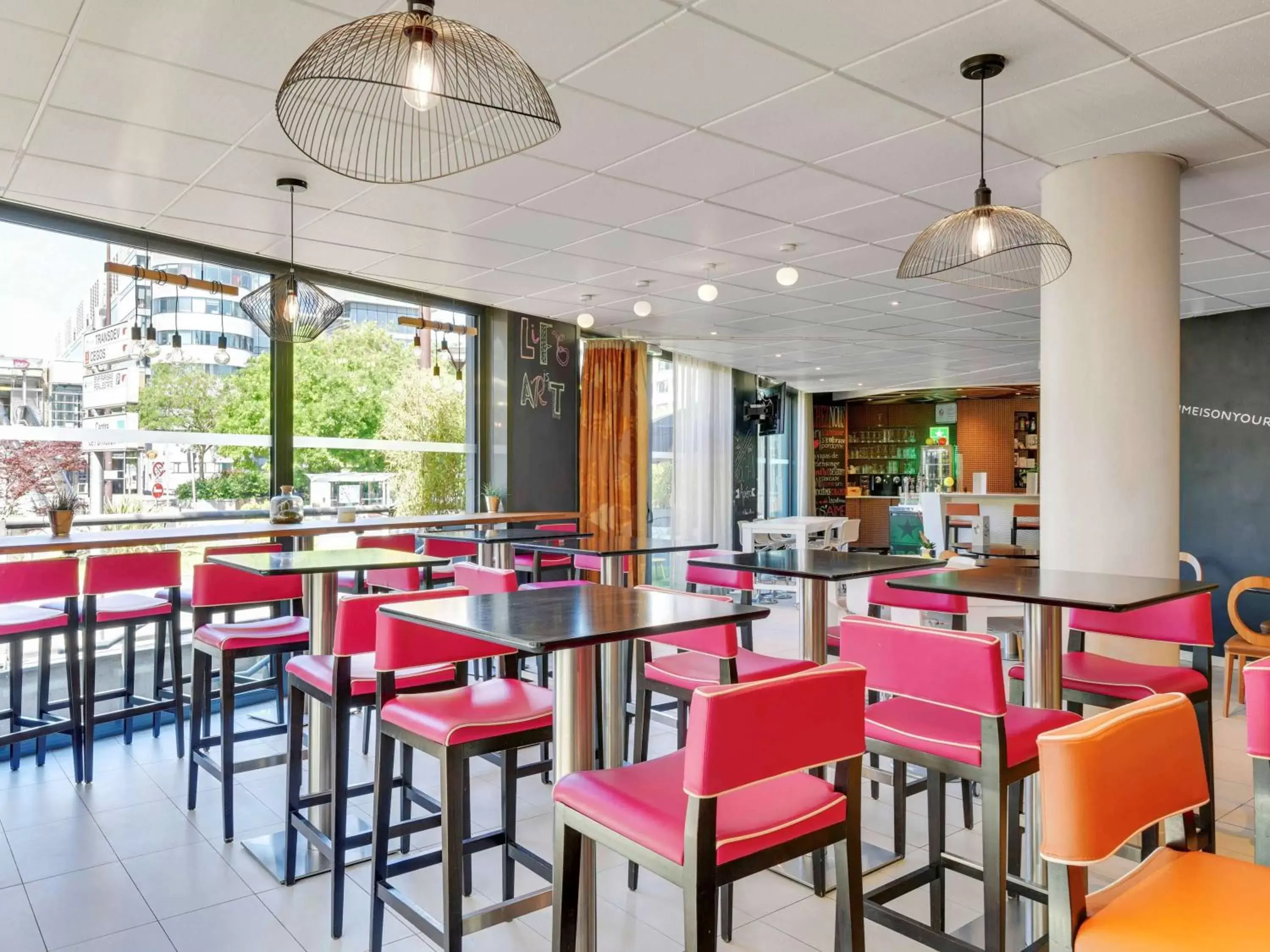 Restaurant/Places to Eat in Novotel Suites Paris Issy Les Moulineaux