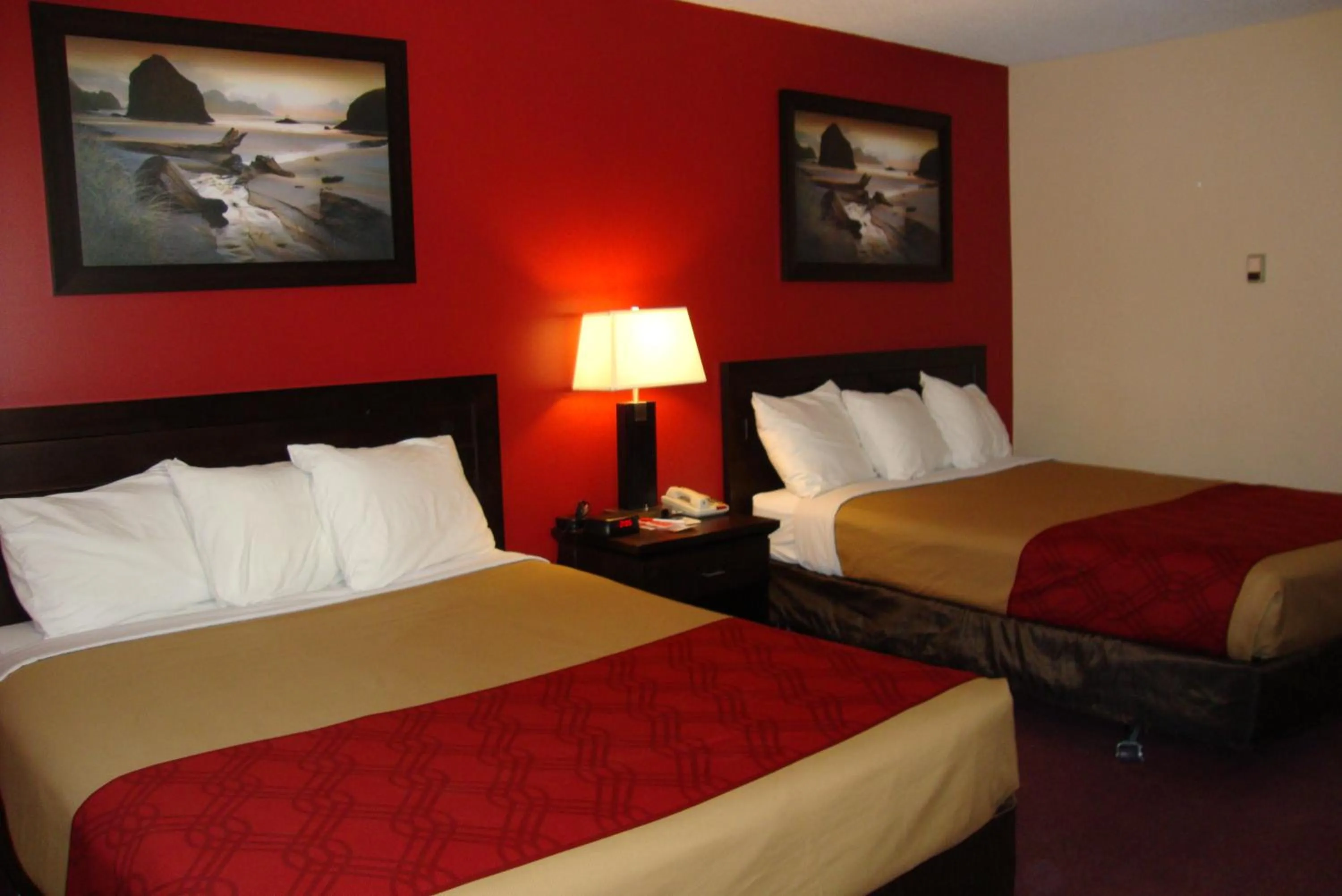 Bedroom, Bed in Econo Lodge